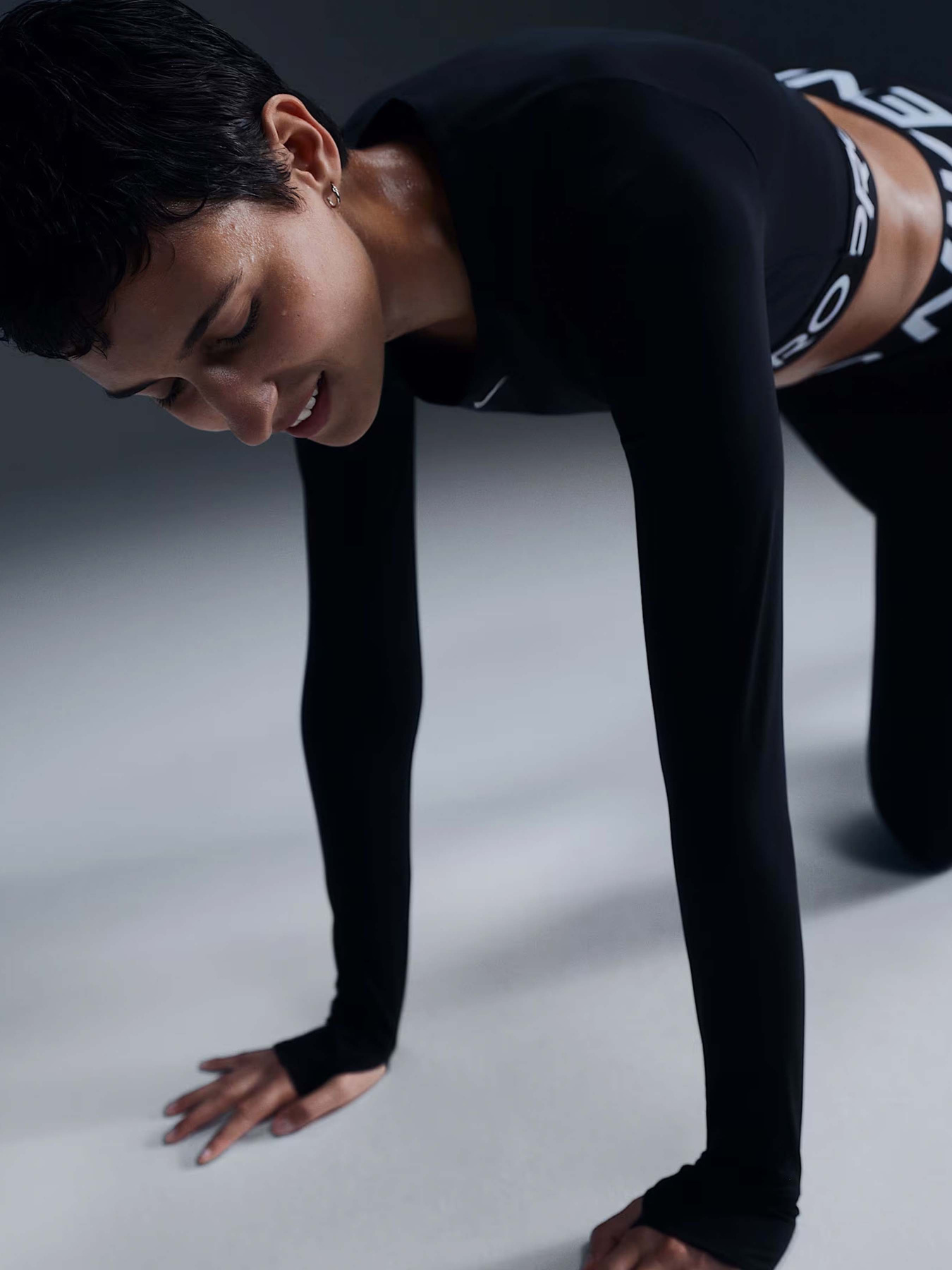 Спортивний топ NIKE PRO 365 DRI-FIT модель FV5484-010 Фото