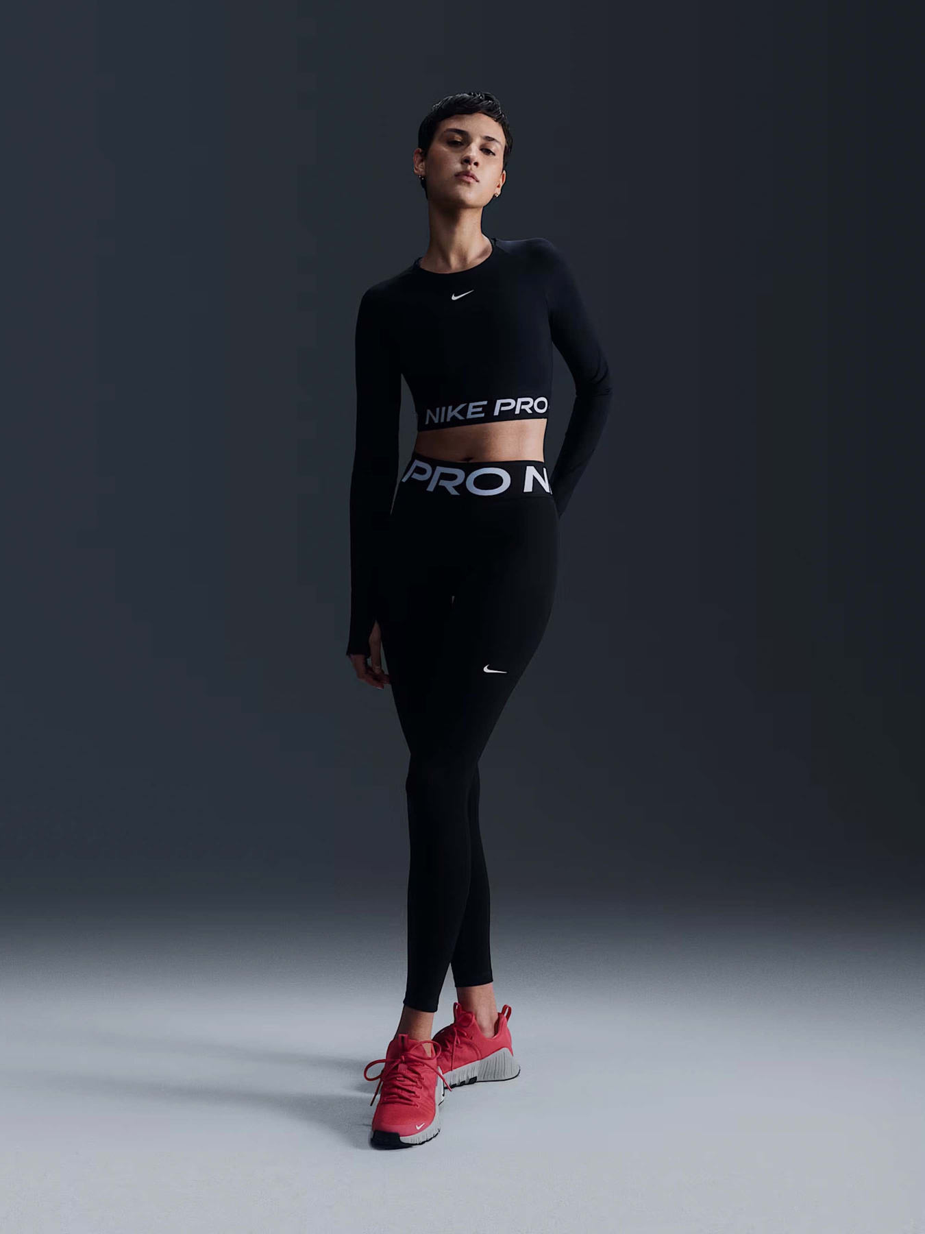 Спортивний топ NIKE PRO 365 DRI-FIT модель FV5484-010 Фото