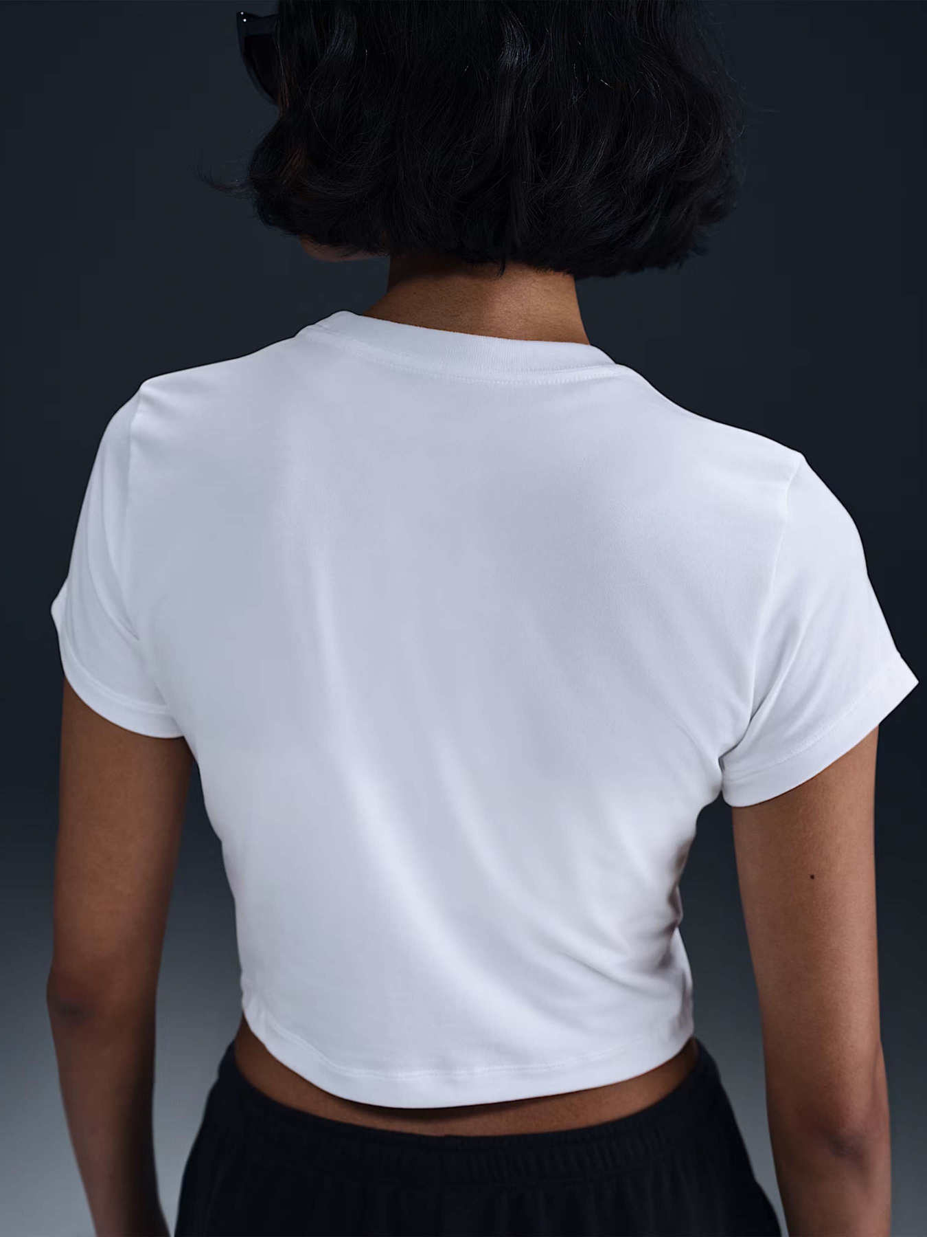 Футболка NIKE SPORTSWEAR CHILL KNIT модель HF9538-101 Футболка NIKE SPORTSWEAR CHILL KNIT модель HF9538-101 Фото