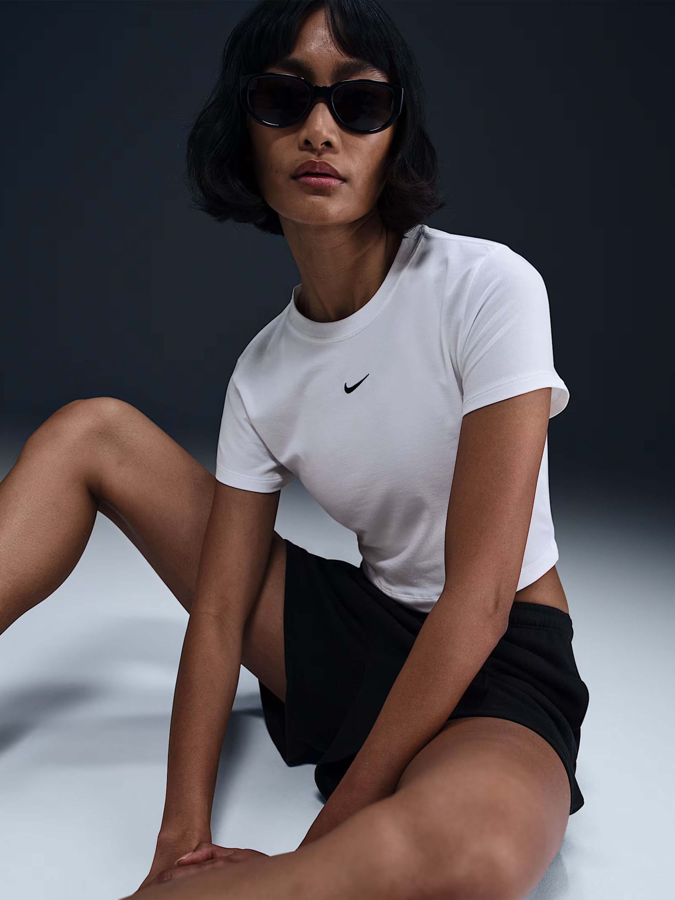 Футболка NIKE SPORTSWEAR CHILL KNIT модель HF9538-101 Футболка NIKE SPORTSWEAR CHILL KNIT модель HF9538-101 Фото