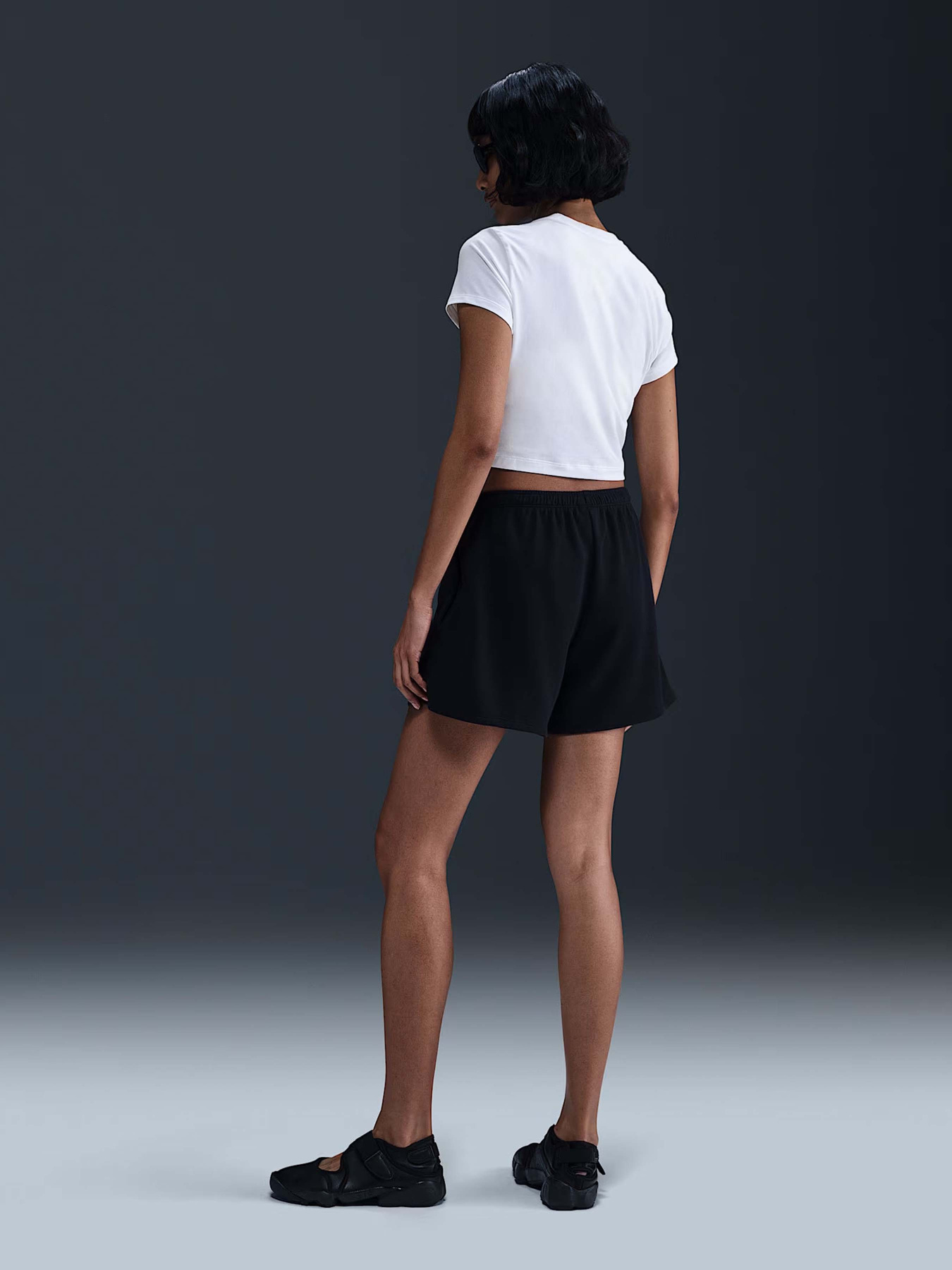 Футболка NIKE SPORTSWEAR CHILL KNIT модель HF9538-101 Футболка NIKE SPORTSWEAR CHILL KNIT модель HF9538-101 Фото