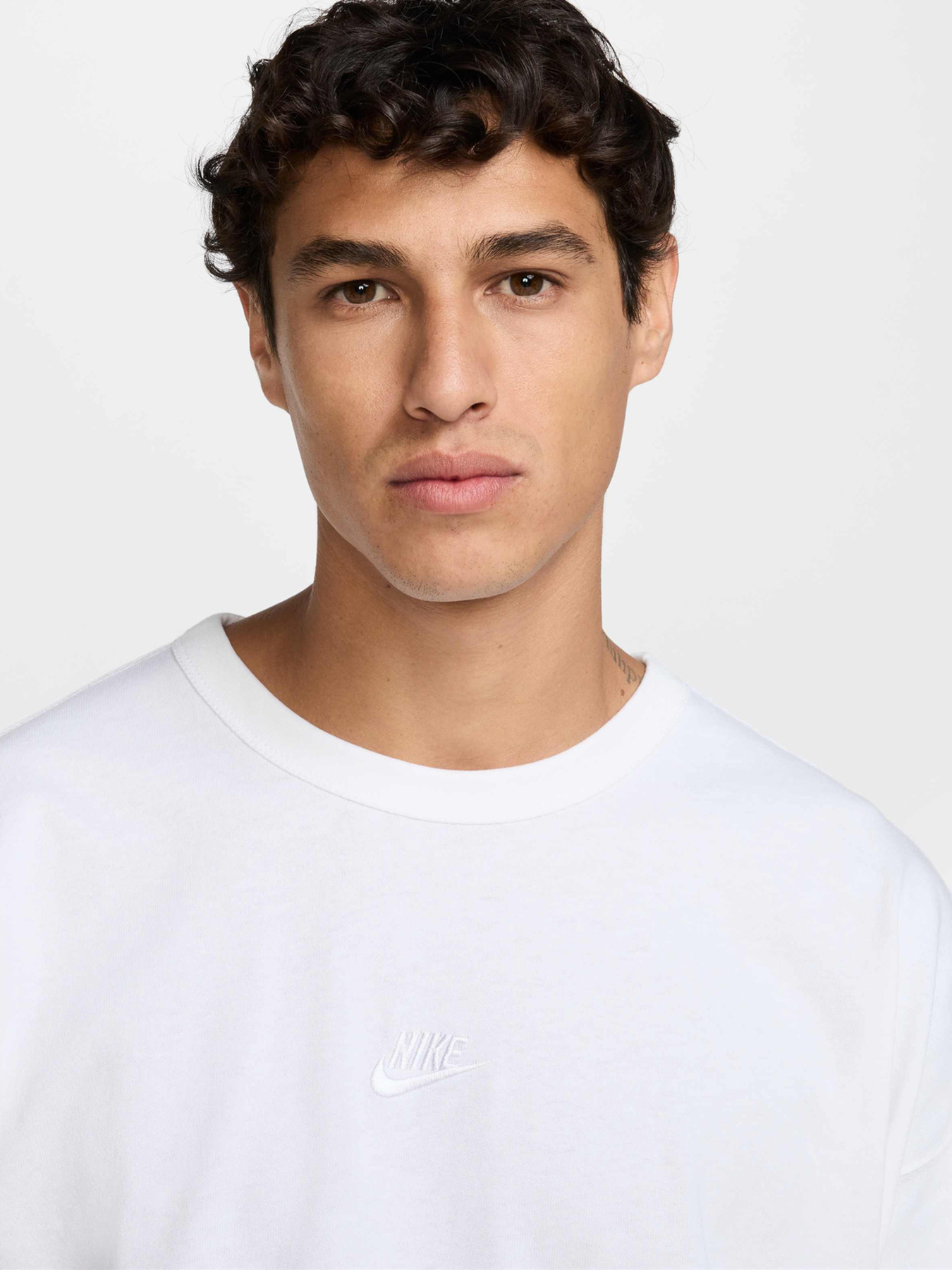 Футболка NIKE SPORTSWEAR PREMIUM ESSENTIALS модель HF9606-100 Футболка NIKE SPORTSWEAR PREMIUM ESSENTIALS модель HF9606-100 Фото