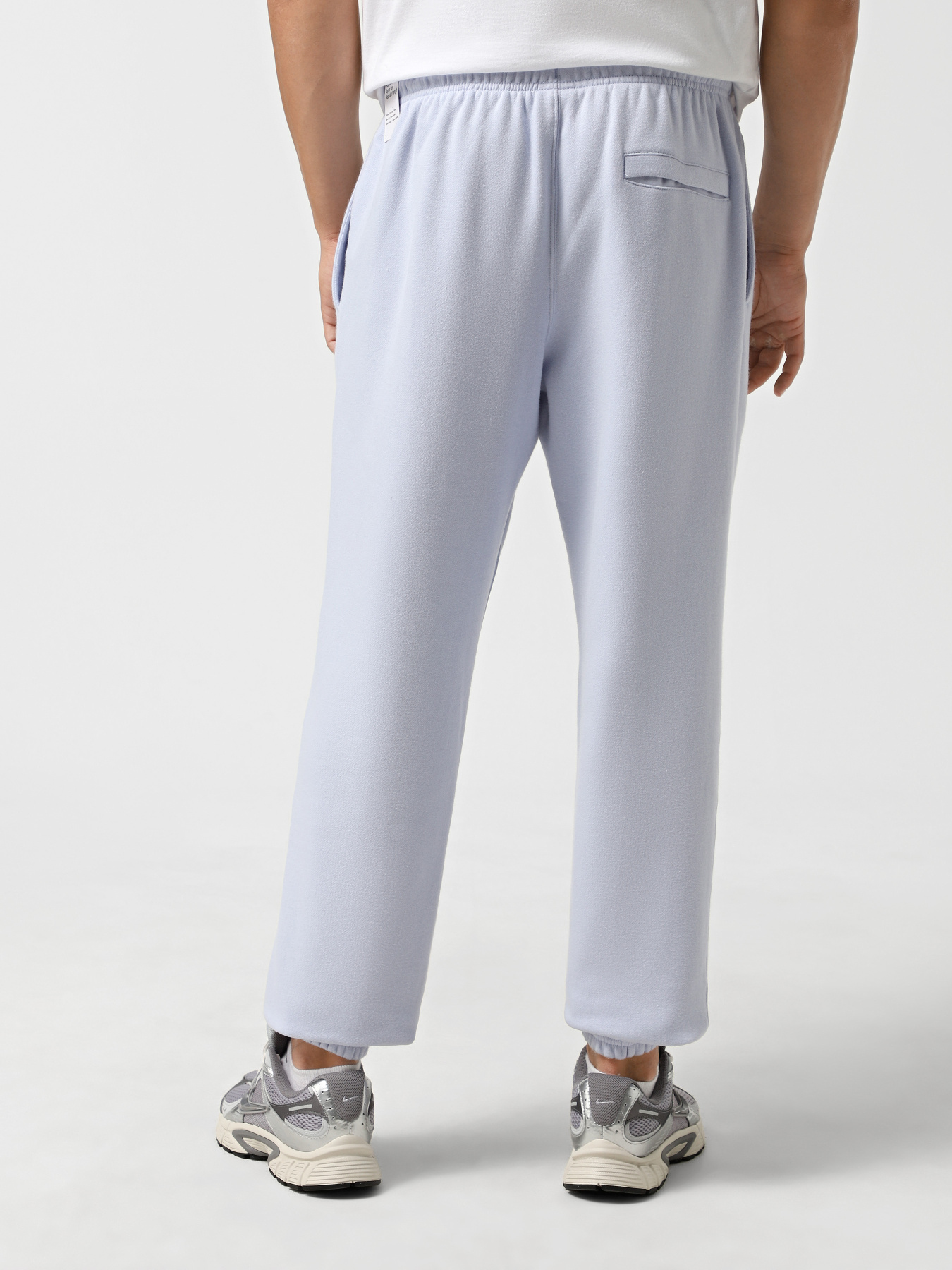 Штаны спортивные NIKE CLUB MEN'S CUFFED BRUSHED FLEE модель FN3808-057 Фото