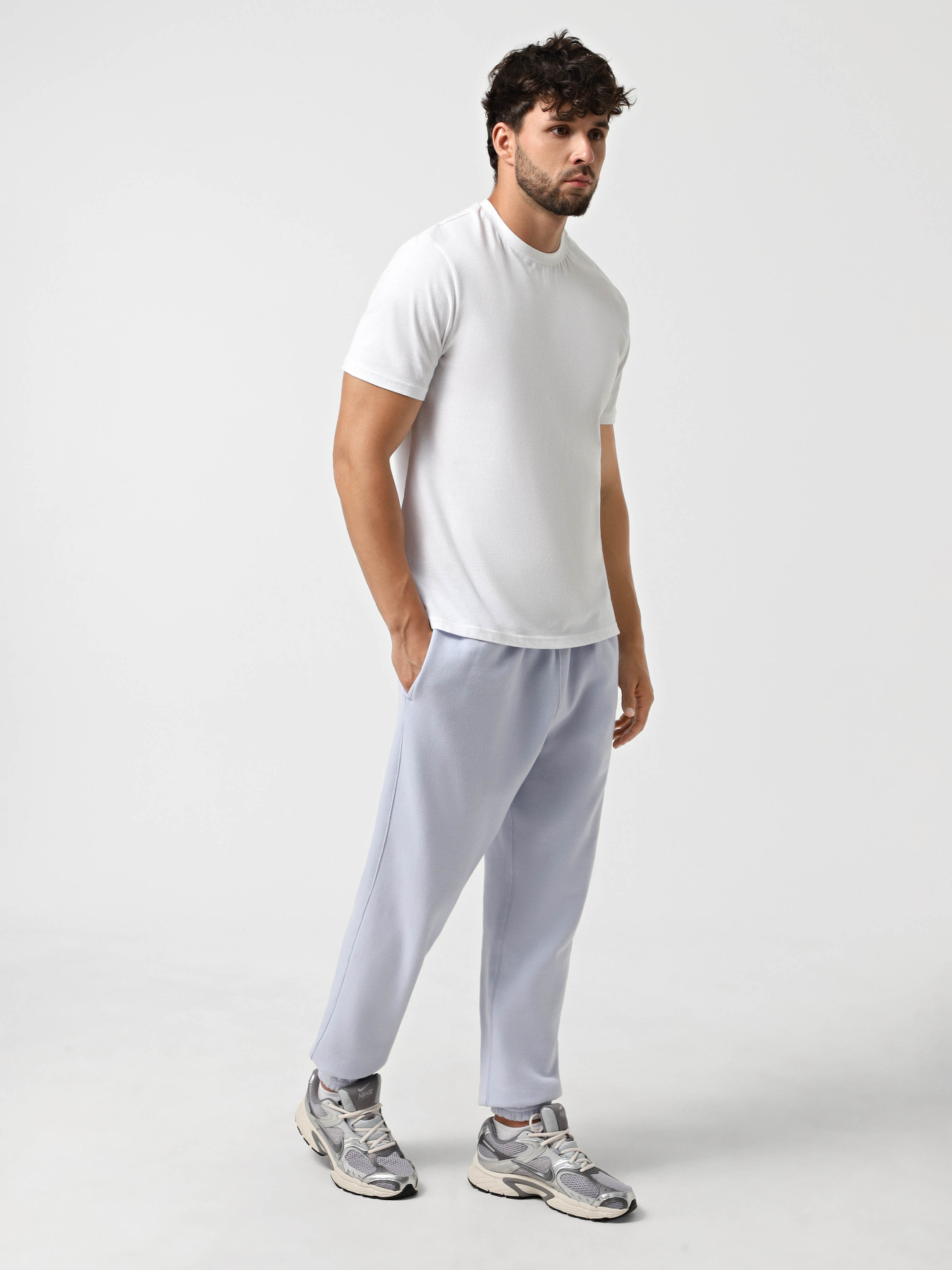 Штаны спортивные NIKE CLUB MEN'S CUFFED BRUSHED FLEE модель FN3808-057 Фото