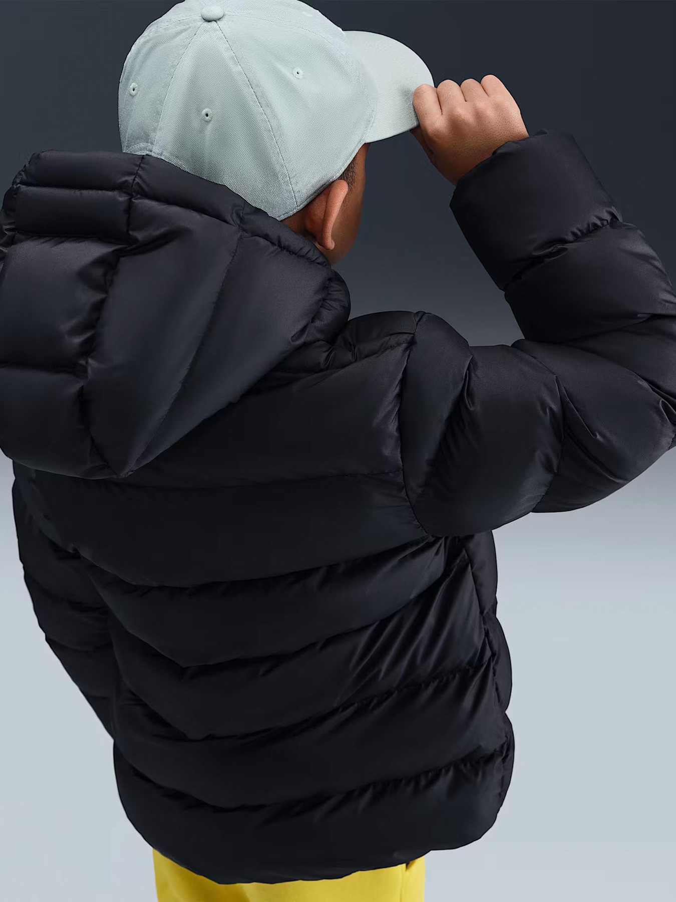 Зимняя куртка NIKE Sportswear All Day Play
Older Kids' Therma-FIT Loose-Fit Puffer Jacket модель HQ4976-010 Фото