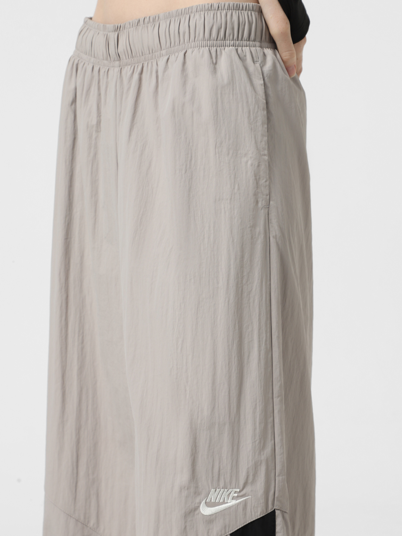 Спортивні штани NIKE SPORTSWEAR WOMEN'S WIDE-LEG WO модель IH8508-009 Спортивні штани NIKE SPORTSWEAR WOMEN'S WIDE-LEG WO модель IH8508-009 Фото