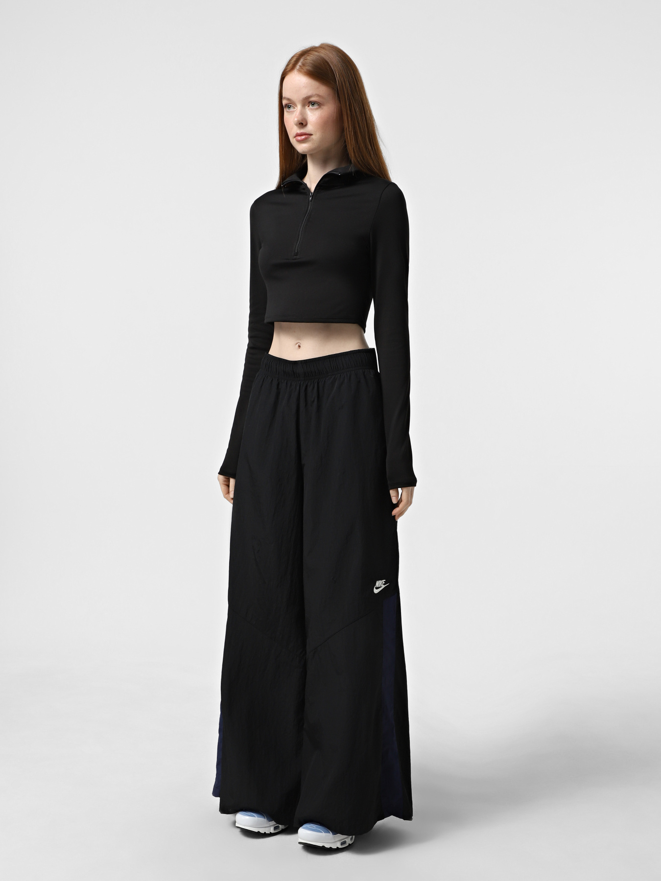 Спортивні штани NIKE SPORTSWEAR WOMEN'S WIDE-LEG WO модель IH8508-010 Спортивні штани NIKE SPORTSWEAR WOMEN'S WIDE-LEG WO модель IH8508-010 Фото