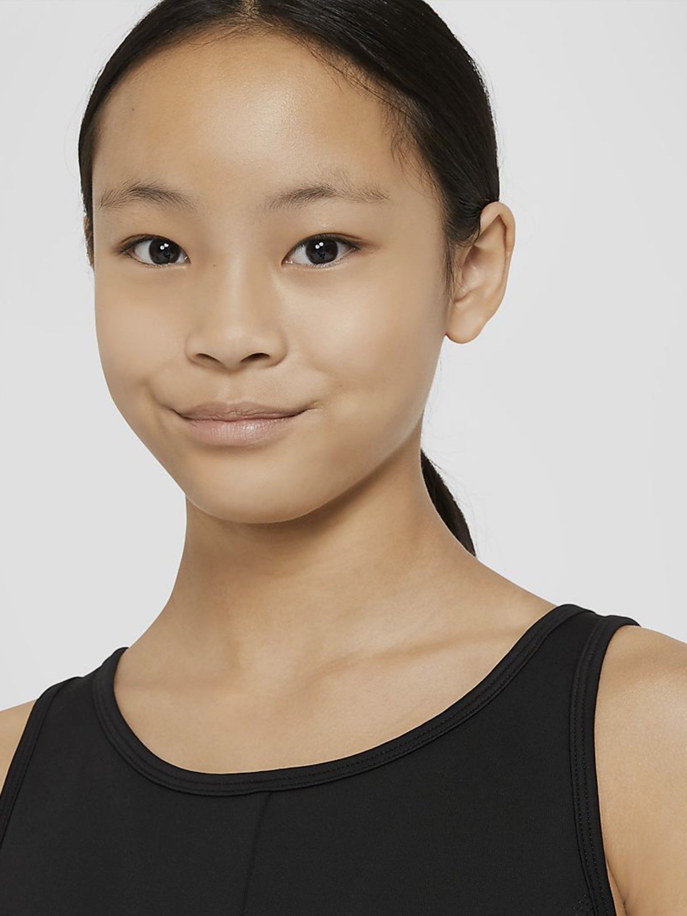 Топ спортивный NIKE Swoosh Luxe модель CZ4150-010 Фото