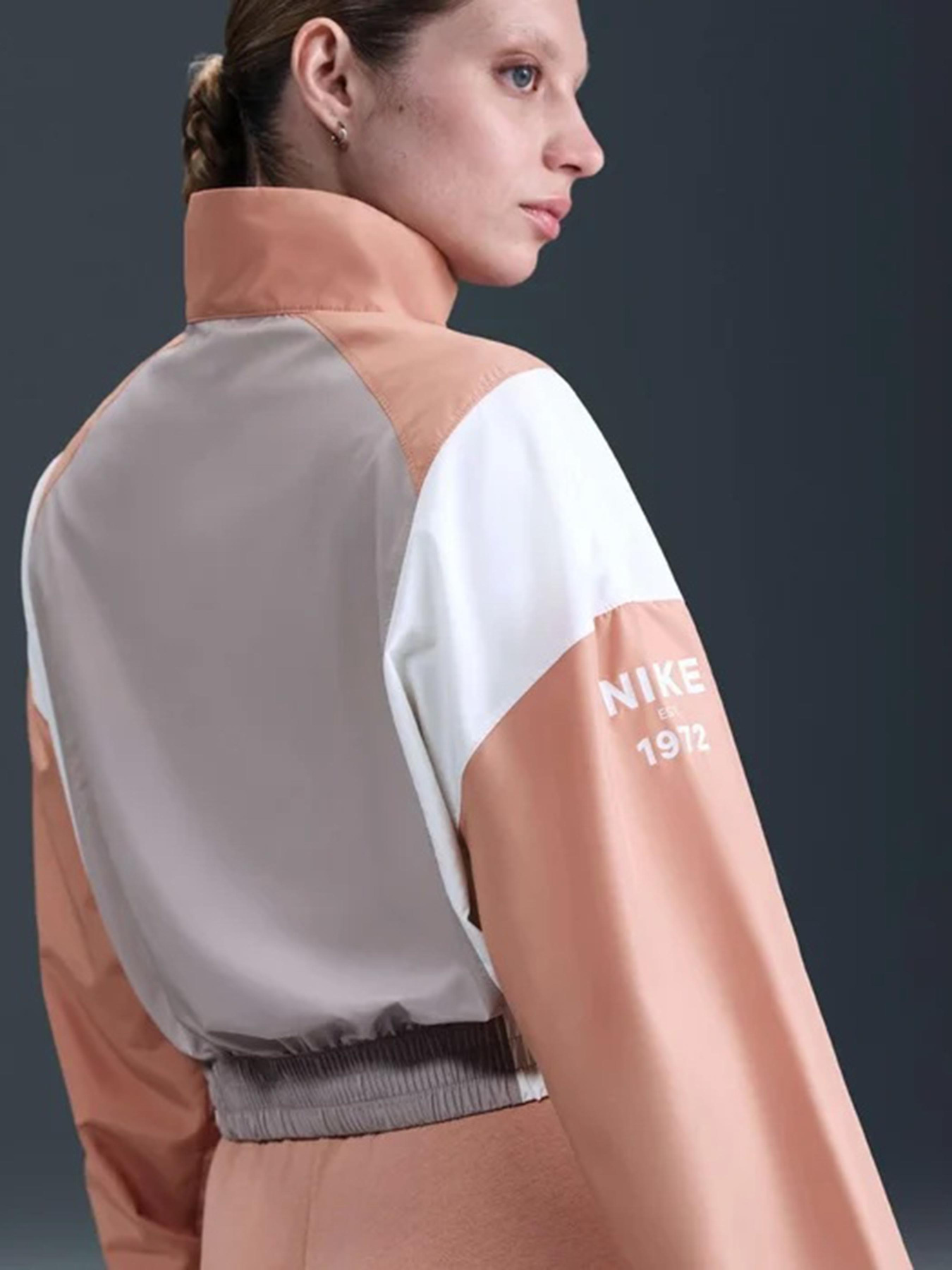 Кофта NIKE W NSW CLSSC WVN REMIX LTWT PO модель IH8478-009 Фото