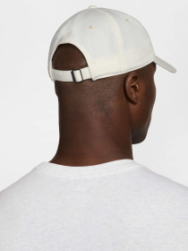 Кепка NIKE CLUB U CB SM SWSH L модель FZ5698-133 Фото