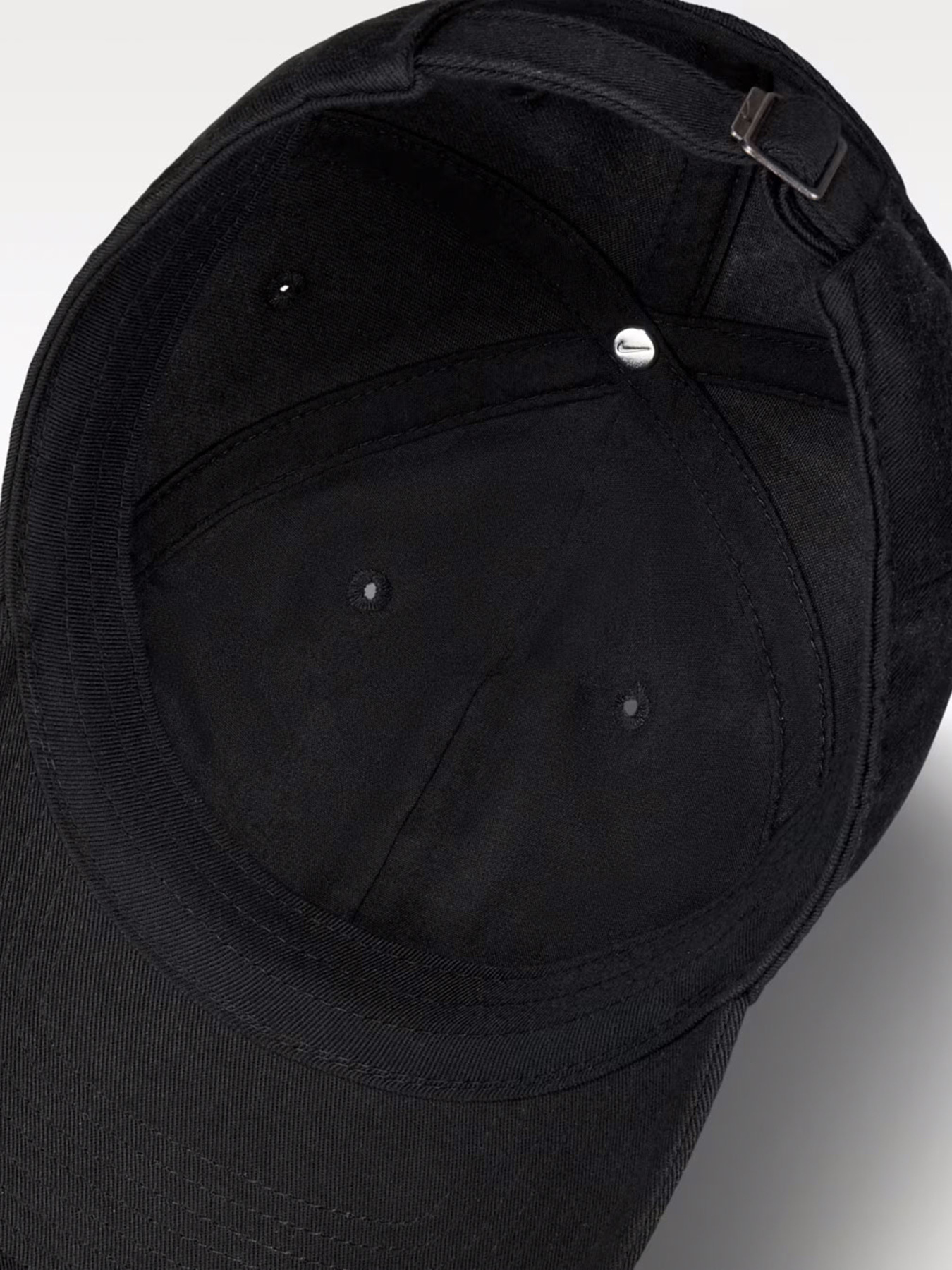 NIKE модель FZ5698-010 NIKE модель FZ5698-010 Фото