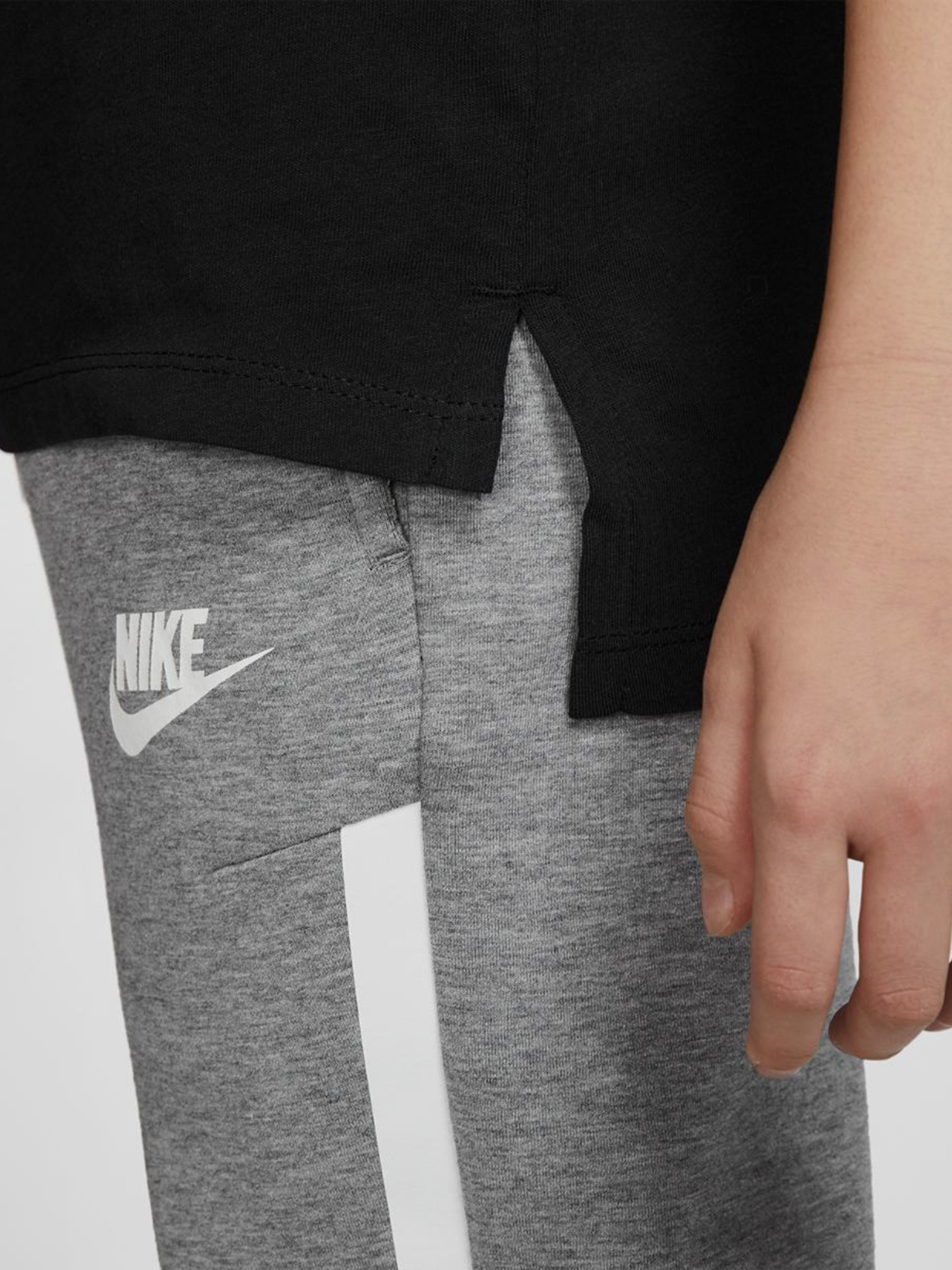 Футболка NIKE Sportswear модель AR5088-010 Фото