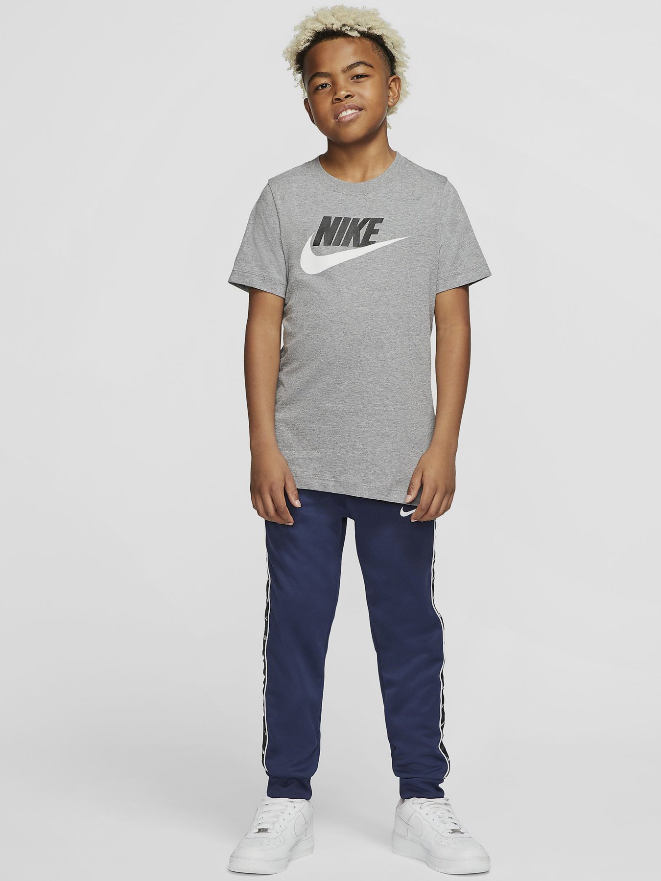 Футболка NIKE Sportswear модель AR5252-091 Фото