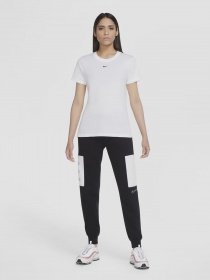 Футболки и поло NIKE Sportswear Essential модель CZ7339-101 Футболки и поло NIKE Sportswear Essential модель CZ7339-101 Фото