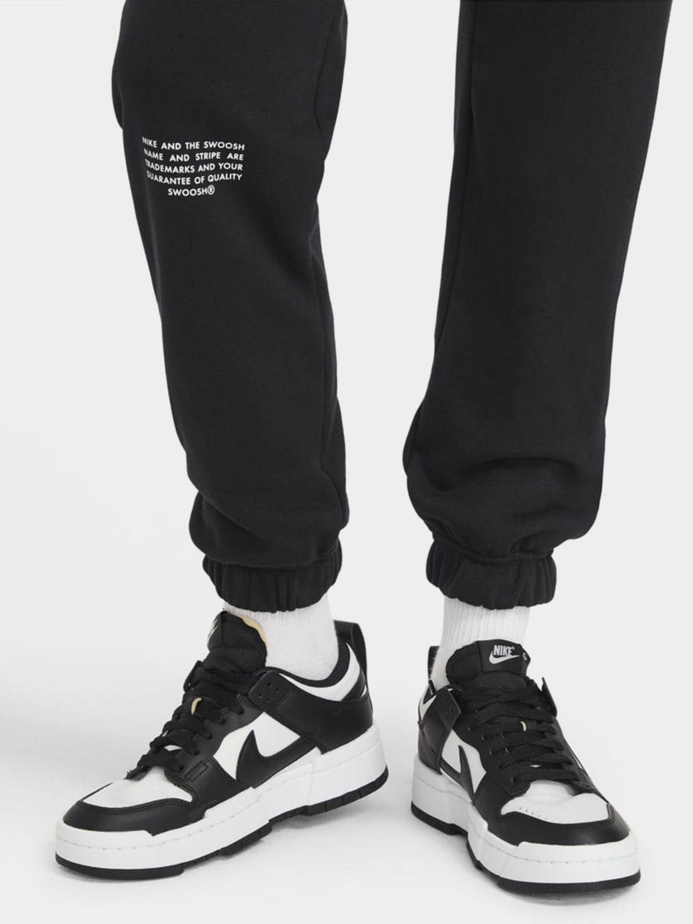 Штани спортивні NIKE  Sportswear Swoosh модель CZ8905-010 Фото