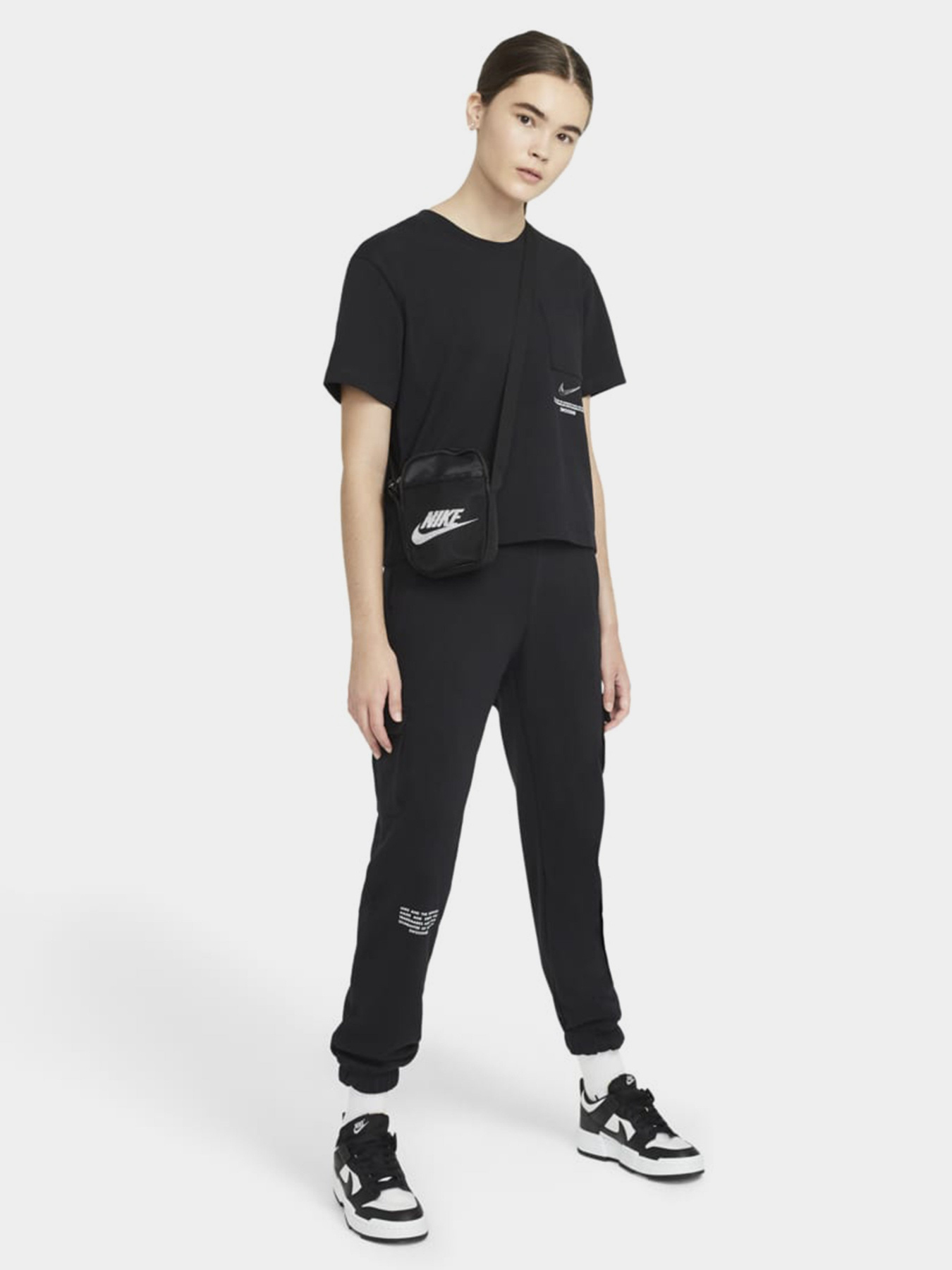 Штаны спортивные NIKE  Sportswear Swoosh модель CZ8905-010 Фото