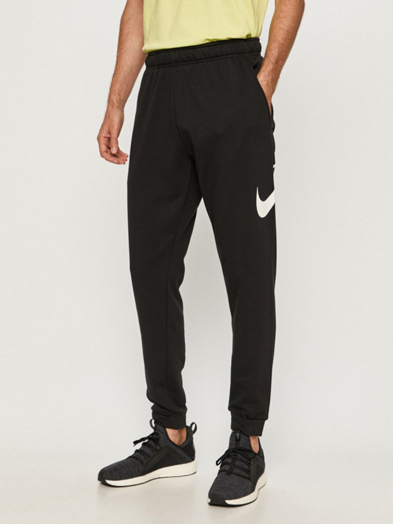 Штаны спортивные NIKE Dri-FIT Tapered Training Trousers модель CU6775-010 Фото