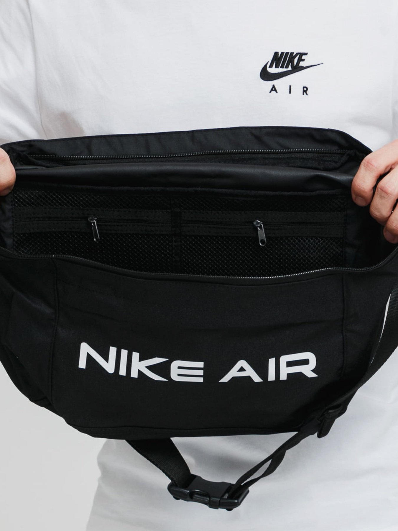 Поясная сумка NIKE Air Tech модель DC7354-010 Поясная сумка NIKE Air Tech модель DC7354-010 Фото