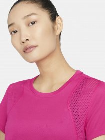 Футболки і поло NIKE Run модель 890353-615 Фото