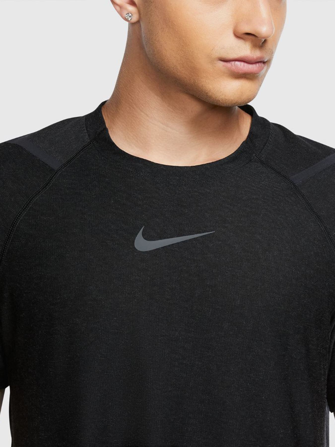 Футболка спортивная NIKE Pro Top модель CU4989-010 Фото