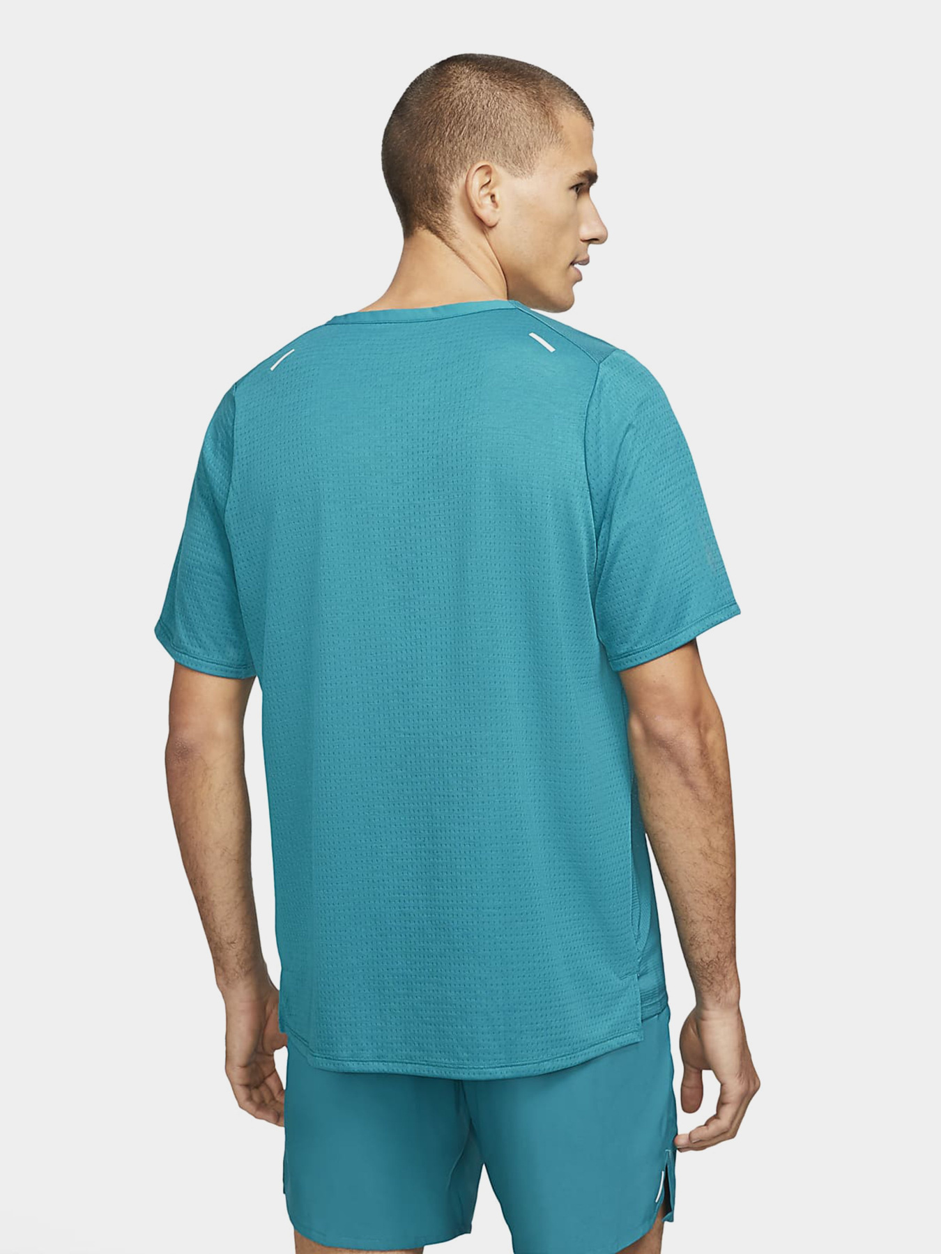 Футболка спортивная NIKE Breathe Rise 365 Top модель CU5977-467 Фото