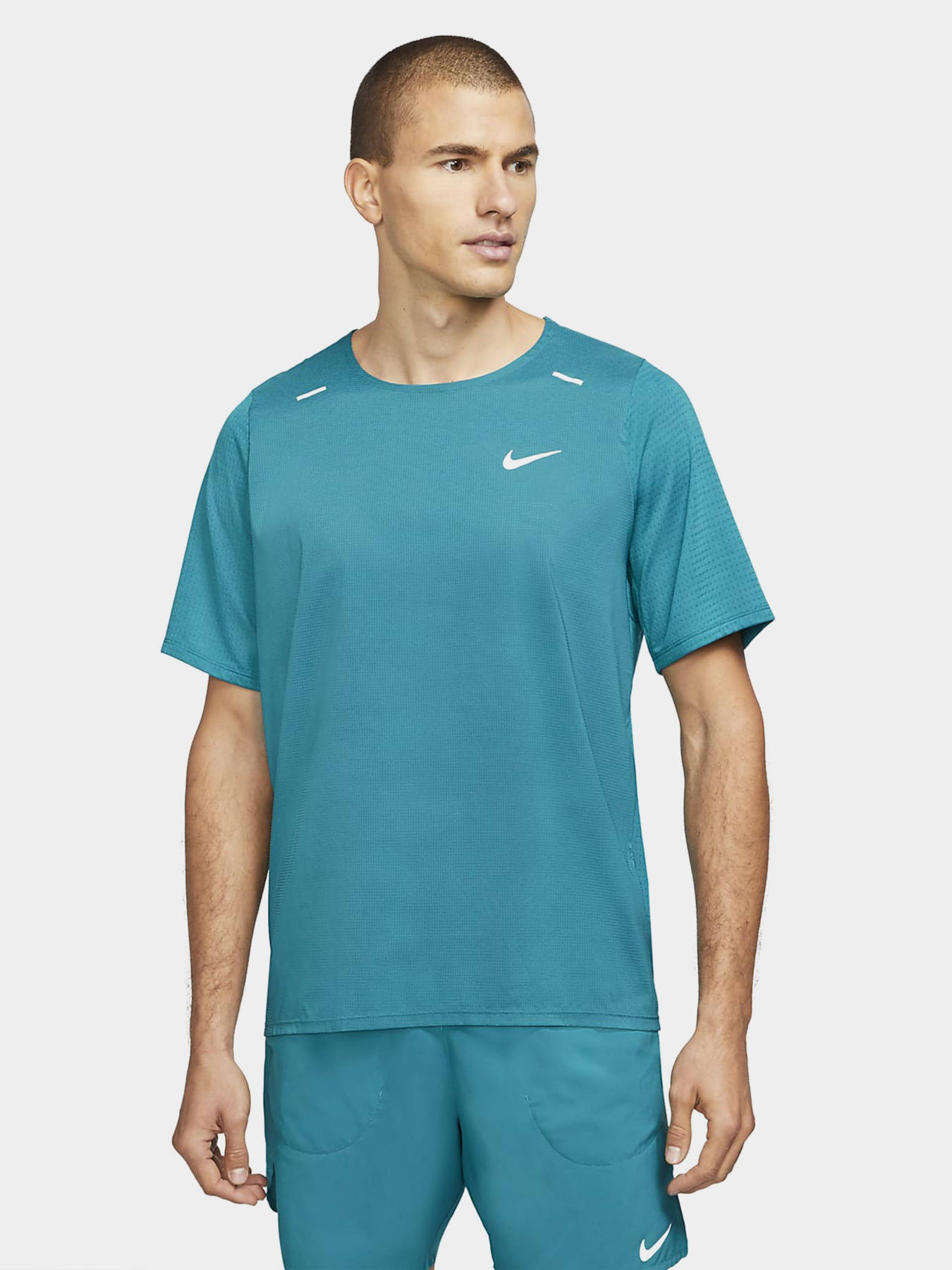 Спортивна футболка NIKE Breathe Rise 365 Top модель CU5977-467 Фото