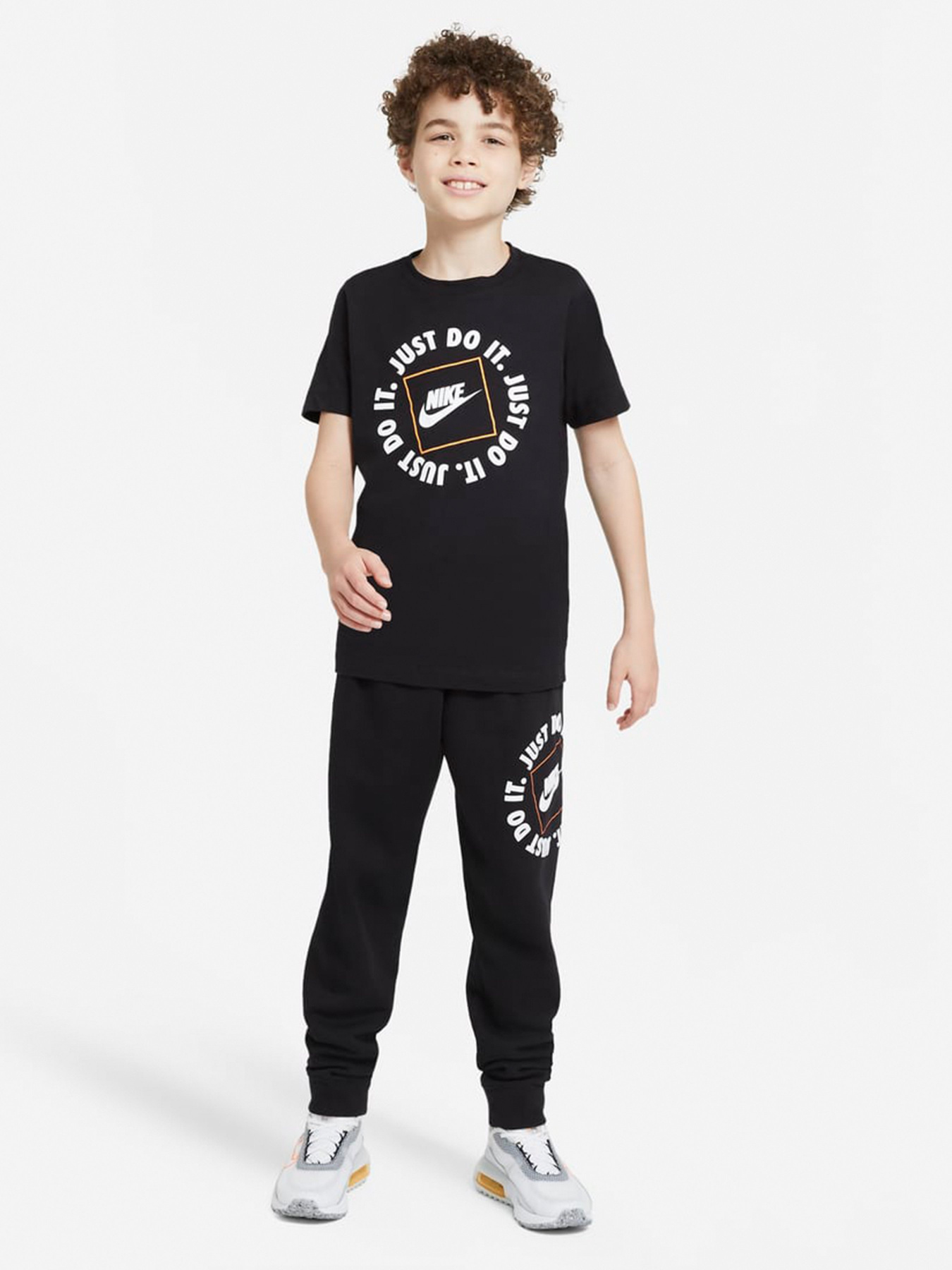 Футболка NIKE Sportswear модель DC7522-010 Фото