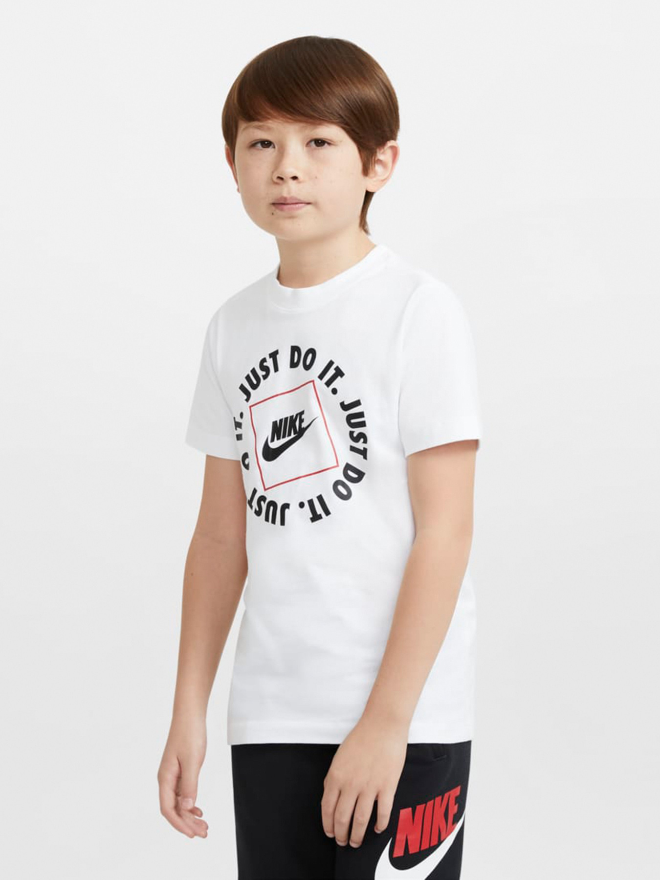 Футболки і поло NIKE Sportswear модель DC7522-100 Фото