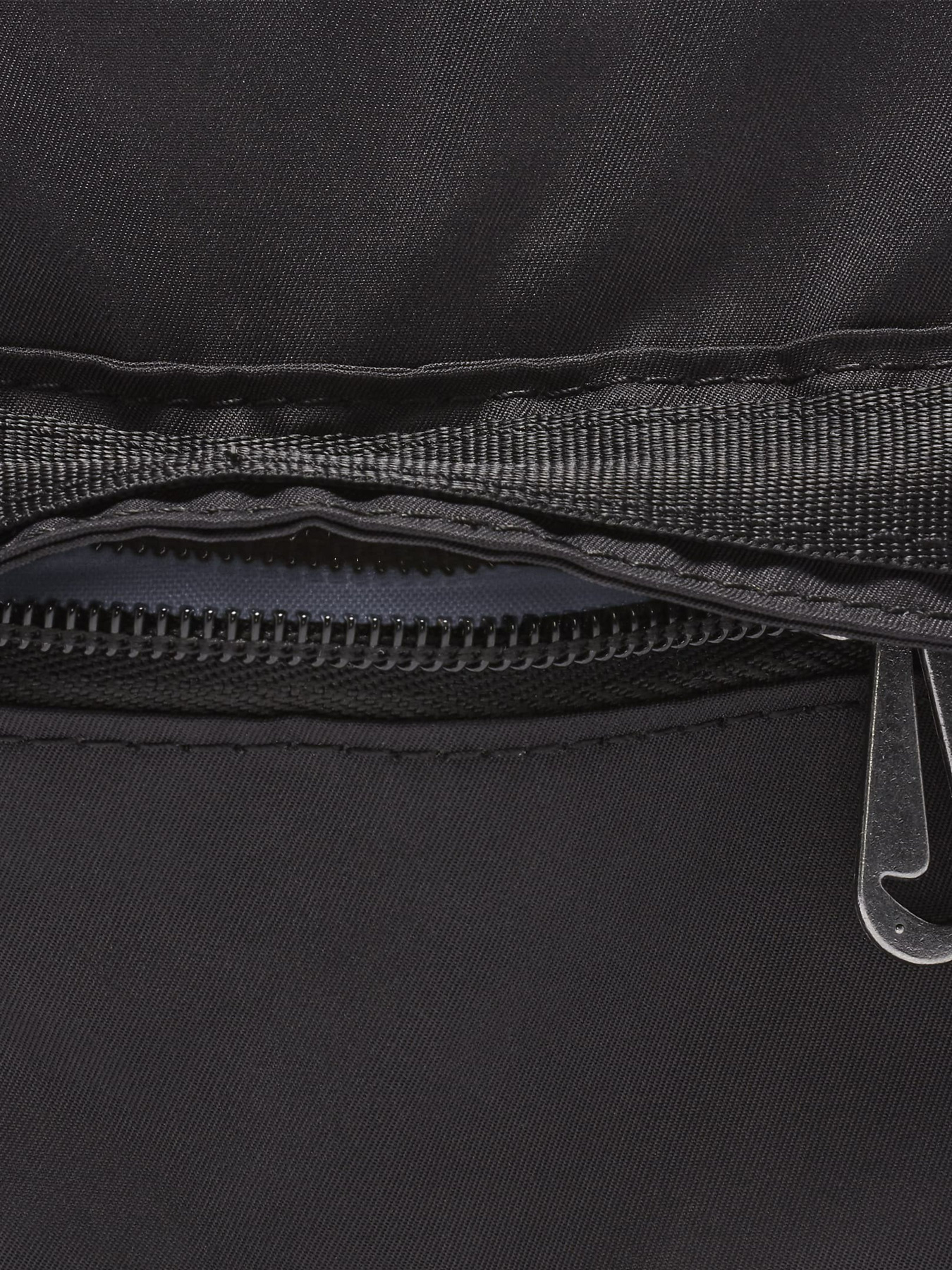 Крос-боді NIKE Sportswear Futura модель CW9304-010 Фото