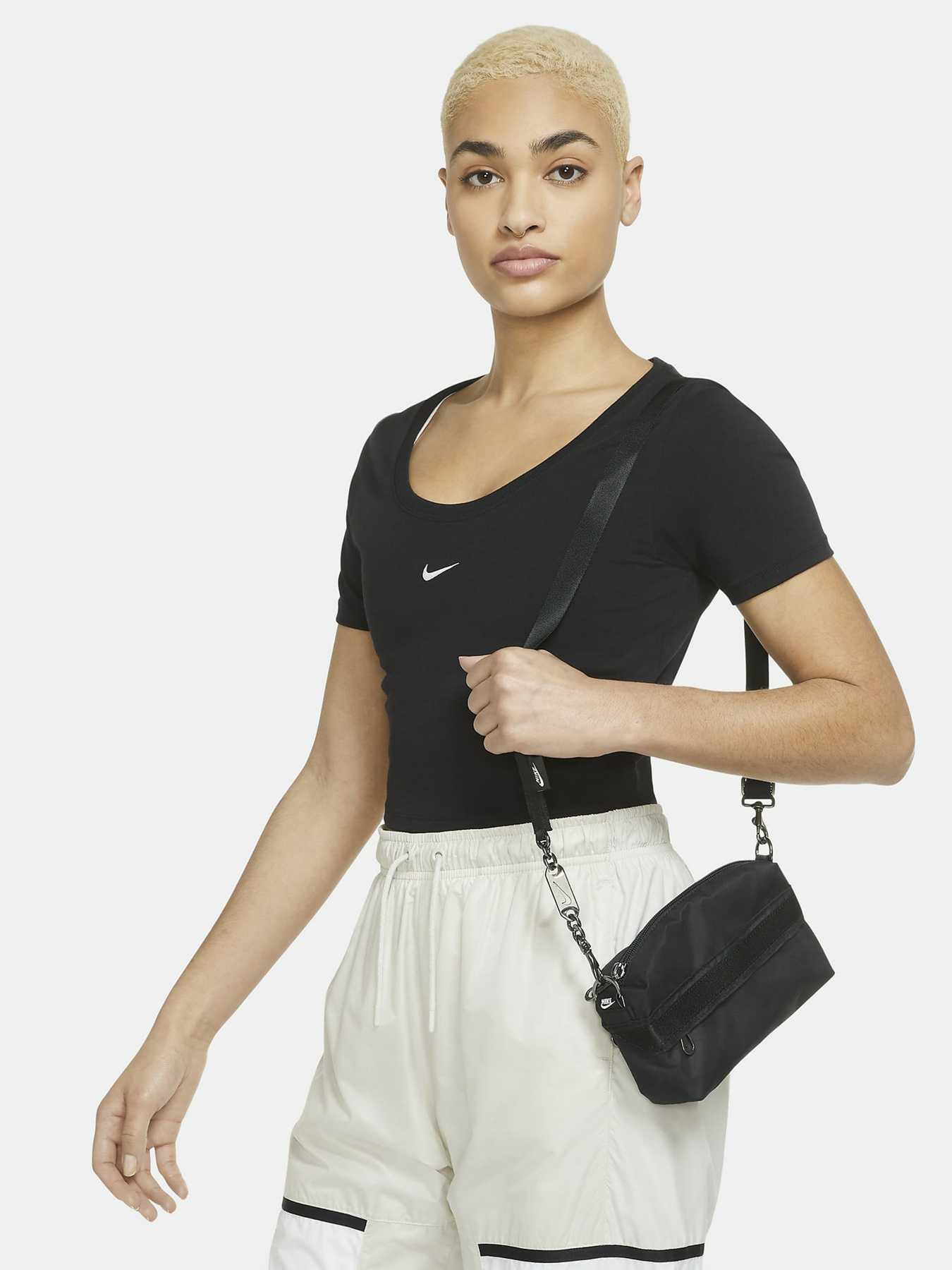 Кросс-боди NIKE SPORTSWEAR FUTURA модель CW9304-010 Кросс-боди NIKE SPORTSWEAR FUTURA модель CW9304-010 Фото