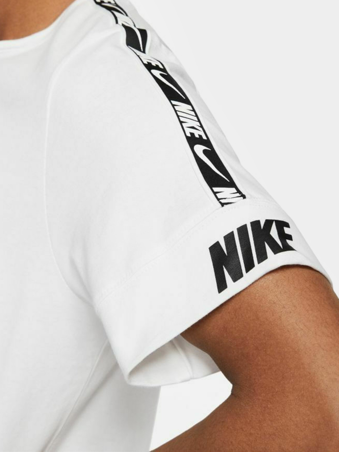 Футболки и поло NIKE M NSW REPEAT SS модель DD4497-100 Фото