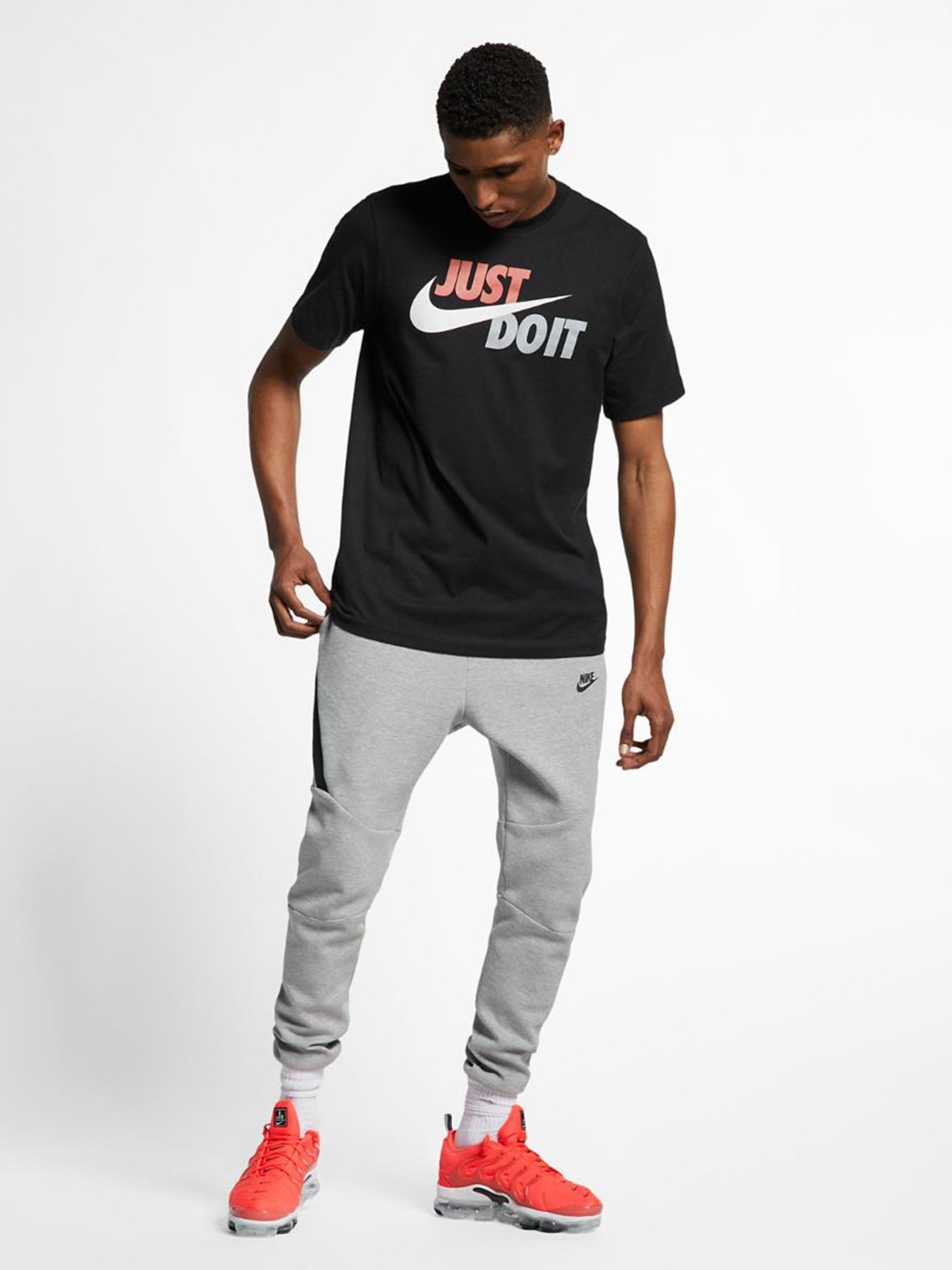 Футболки і поло NIKE SPORTSWEAR модель AR5006-010 Фото