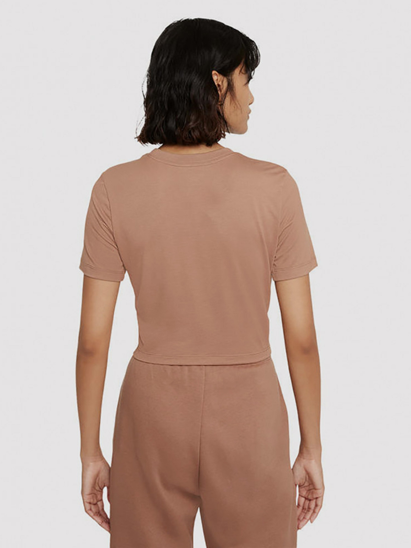 Футболки і поло NIKE Nsw Essntl Tee Slim Crp Lbr модель DD1328-256 Фото