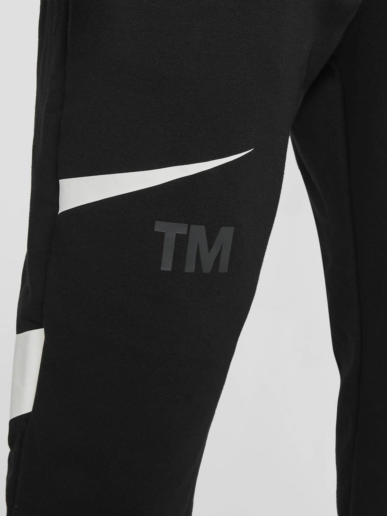 Штаны спортивные NIKE Sportswear Swoosh модель DD6001-010 Фото