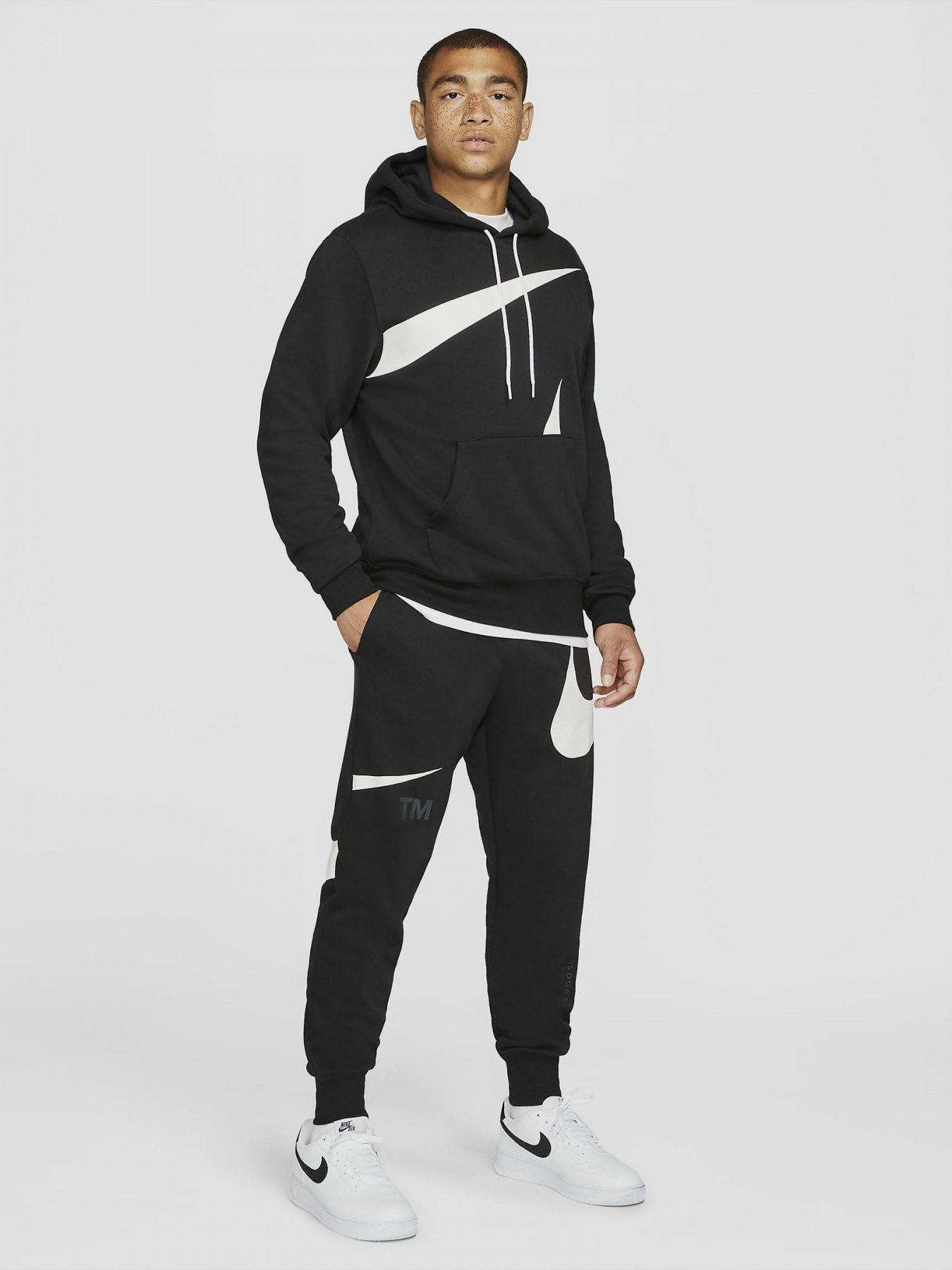 Штаны спортивные NIKE Sportswear Swoosh модель DD6001-010 Фото