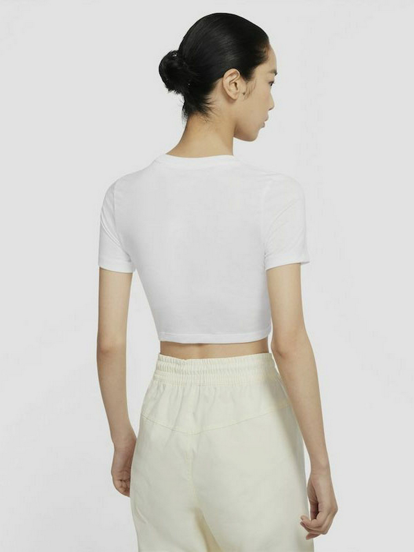 Футболка NIKE Sportswear Essential модель DD1328-100 Фото