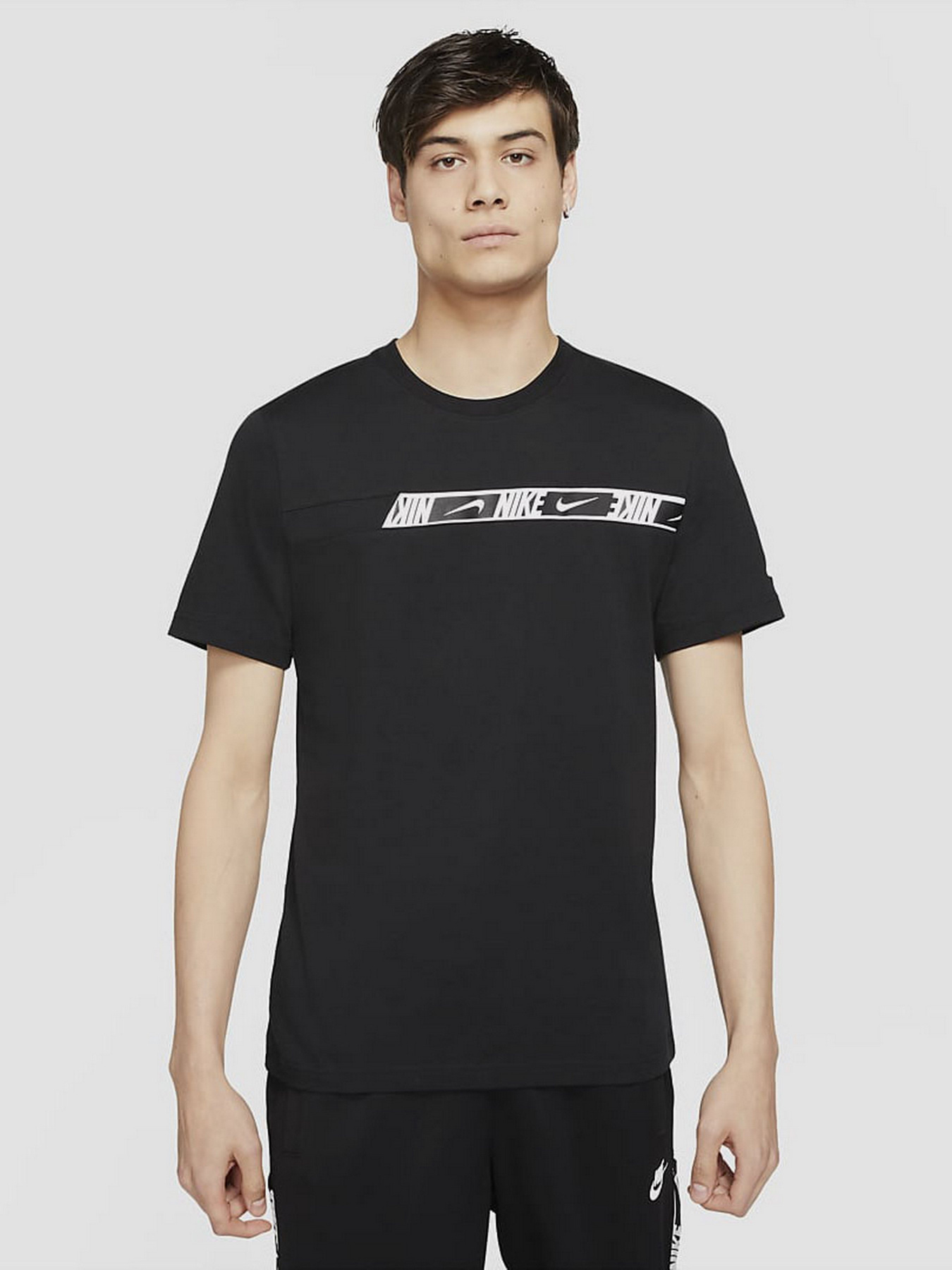 Футболки і поло NIKE Sportswear модель DM4675-010 Фото