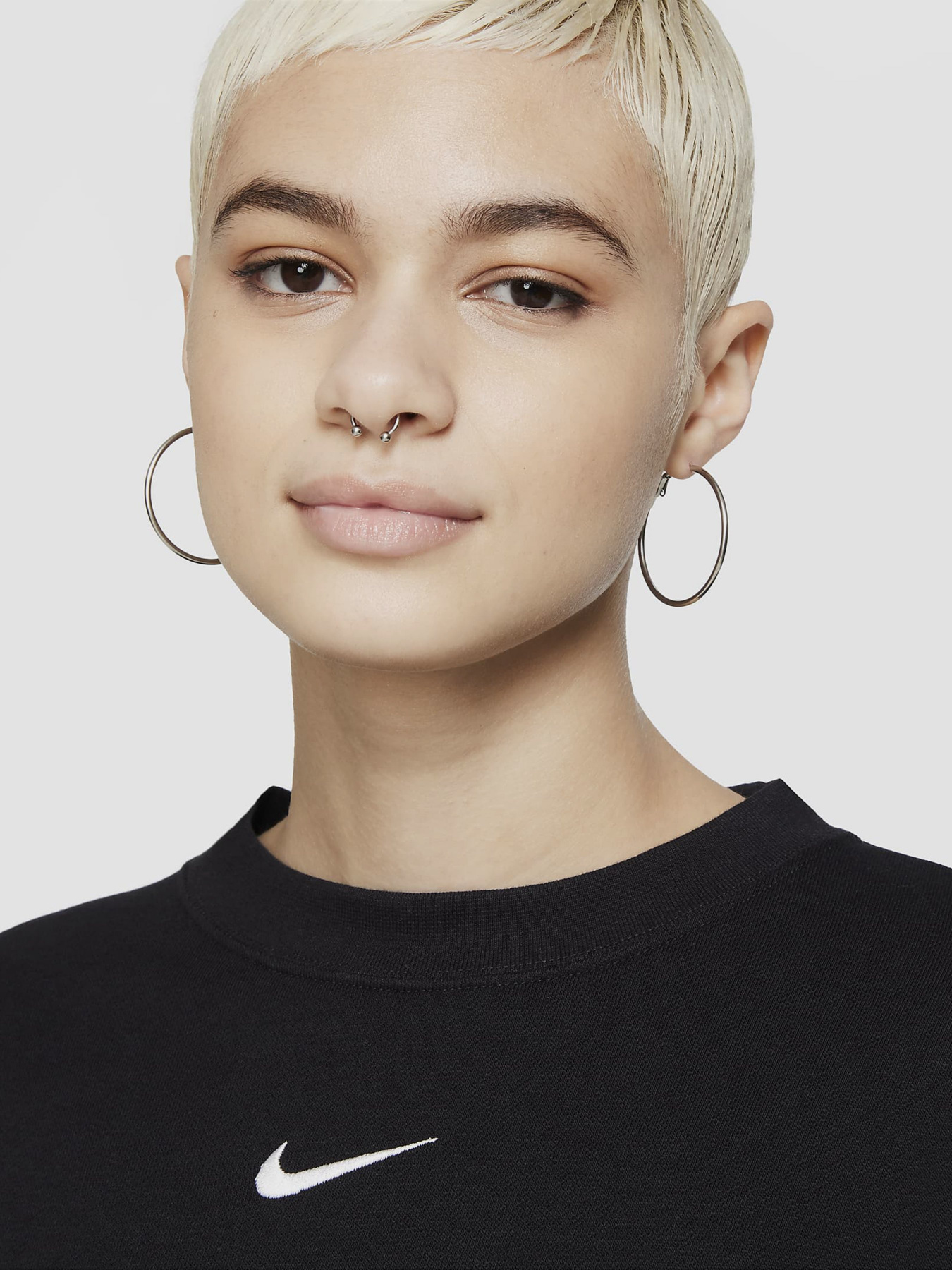 Свитшот NIKE Sportswear Collection Essentials модель DJ7665-010 Фото