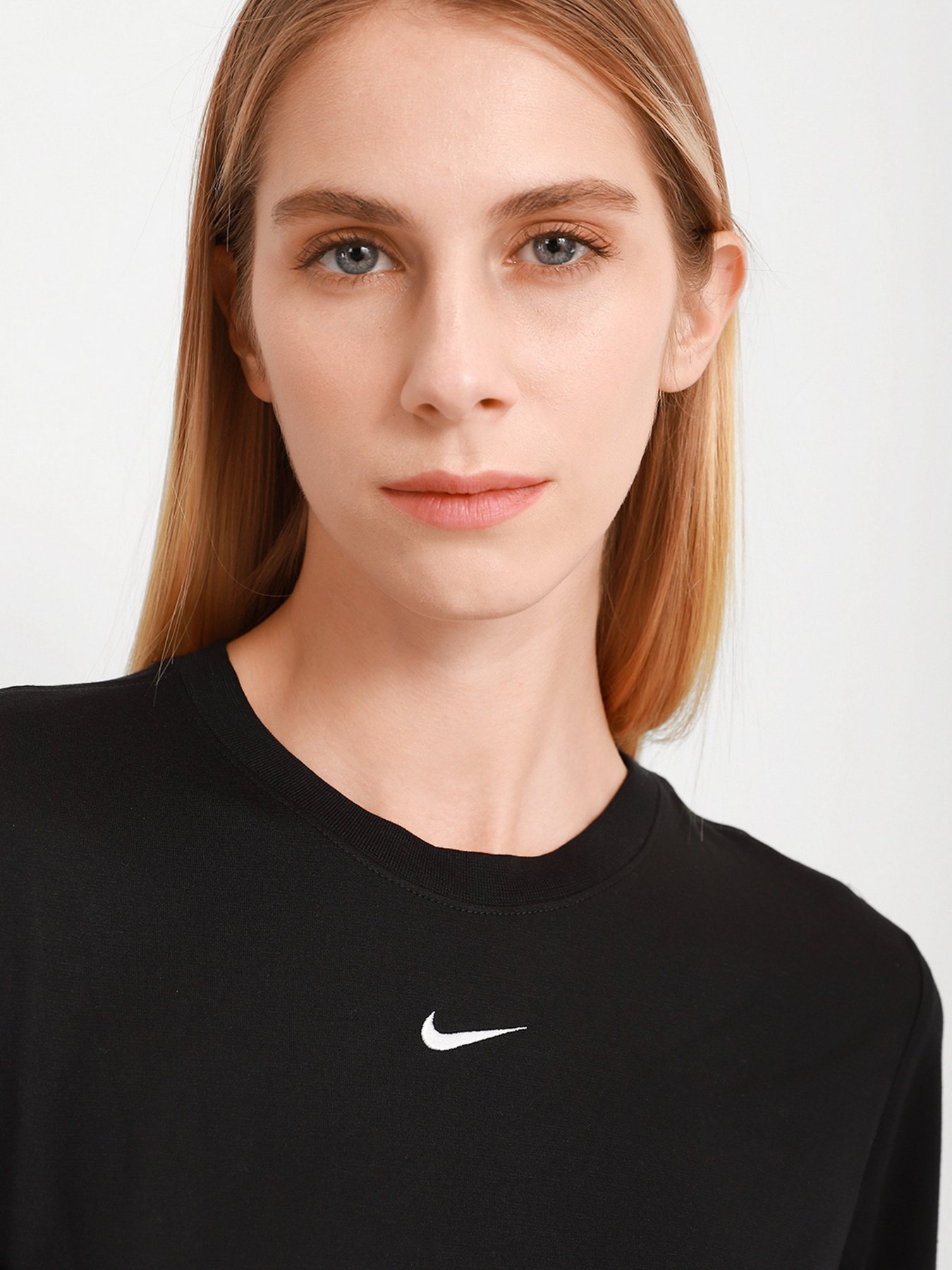 Футболка NIKE Sportswear Essential модель DD1328-010 Фото