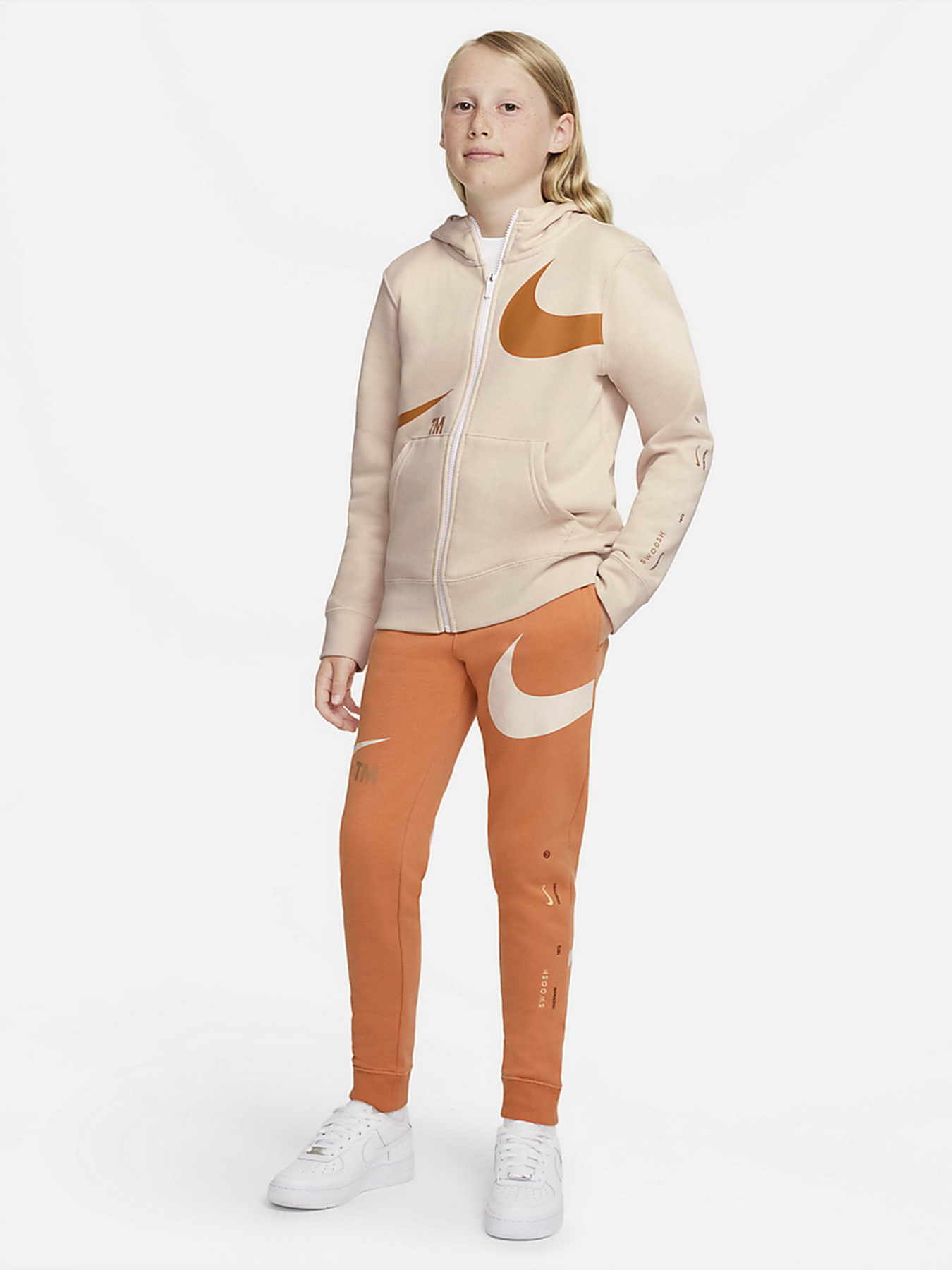 Штаны спортивные NIKE Sportswear Swoosh модель DD8721-808 Фото