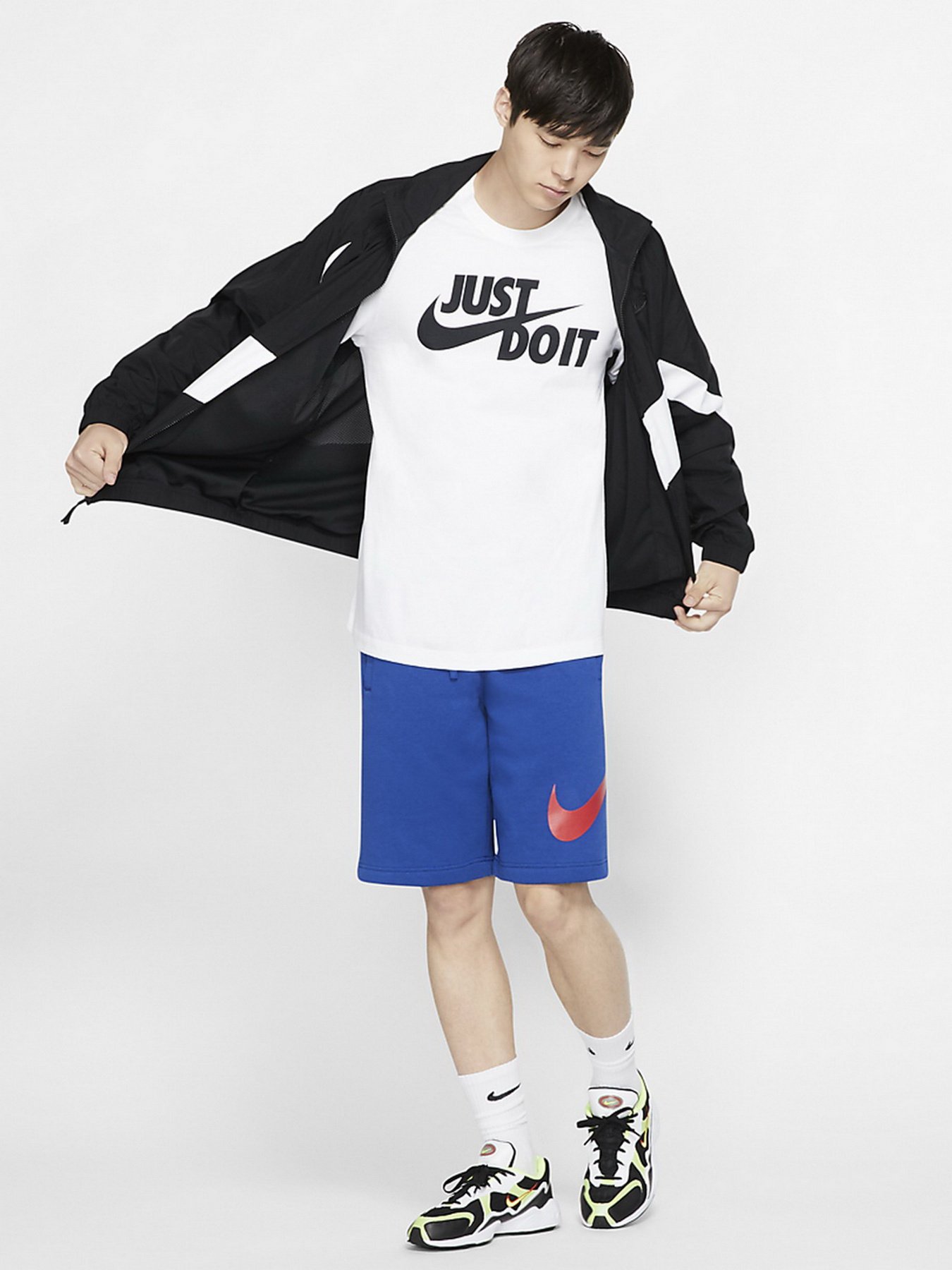 Футболка NIKE NSW TEE JUST DO IT SWOOSH модель AR5006-100 Фото