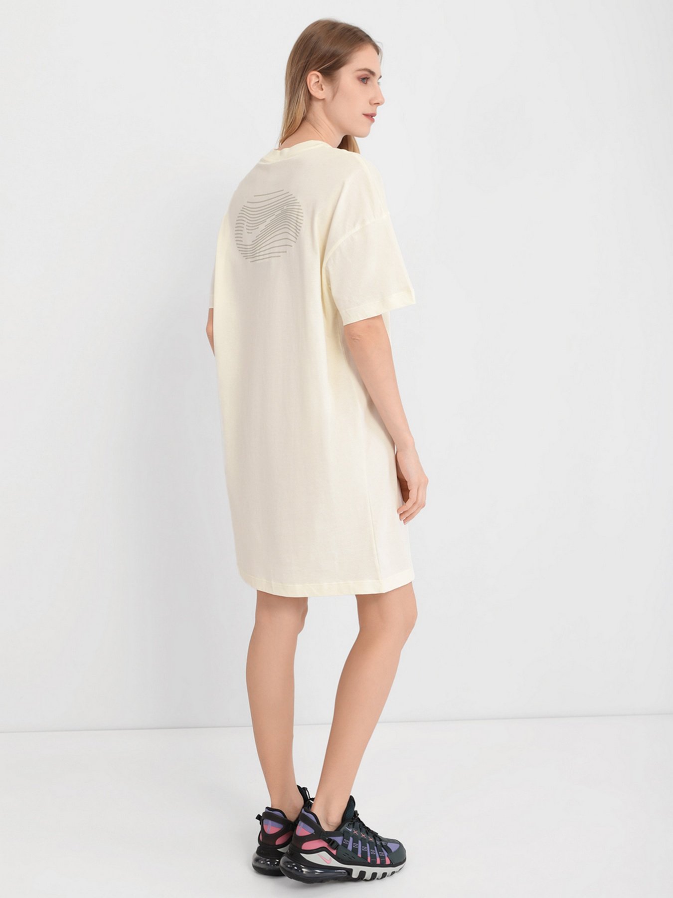 Платье мини NIKE Sportswear T-Shirt Dress модель DM4664-715 Фото