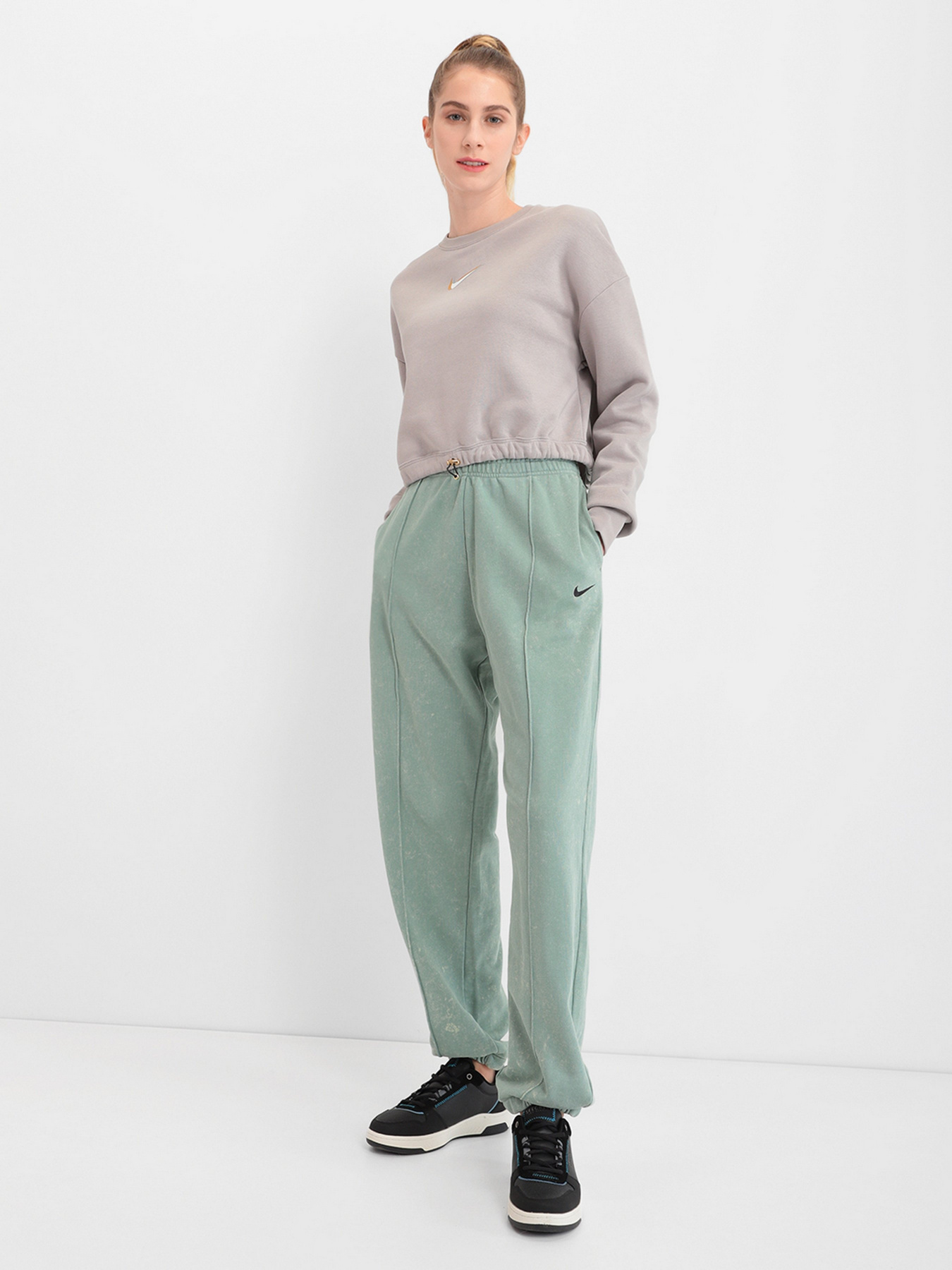 Спортивні штани NIKE Sportswear Essential модель DD5630-357 Фото