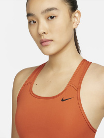 Спортивный топ NIKE Swoosh Bra Non Pad модель BV3630-816 Фото
