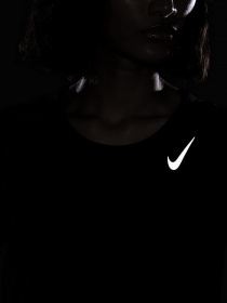 Футболка спортивна NIKE Race Top Ss модель DD5927-010 Фото