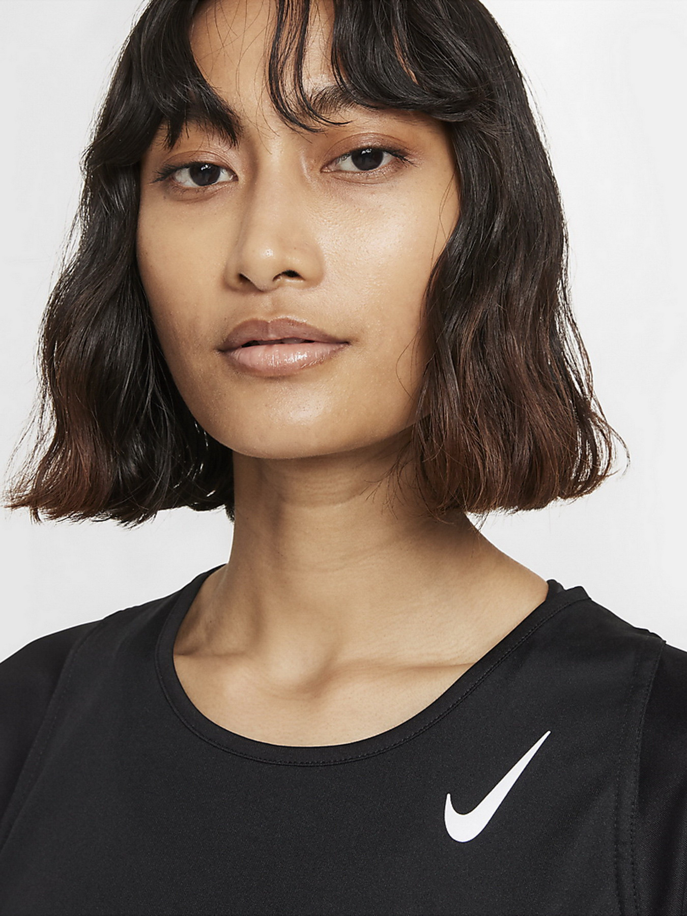 Спортивна футболка NIKE Race Top Ss модель DD5927-010 Фото