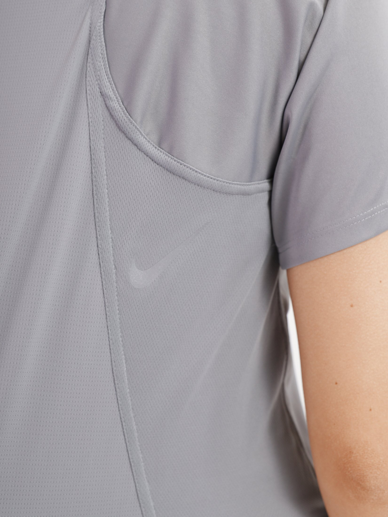 Спортивна футболка NIKE Race Top Ss модель DD5927-073 Спортивна футболка NIKE Race Top Ss модель DD5927-073 Фото