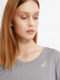 Спортивна футболка NIKE Race Top Ss модель DD5927-073 Спортивна футболка NIKE Race Top Ss модель DD5927-073 Фото