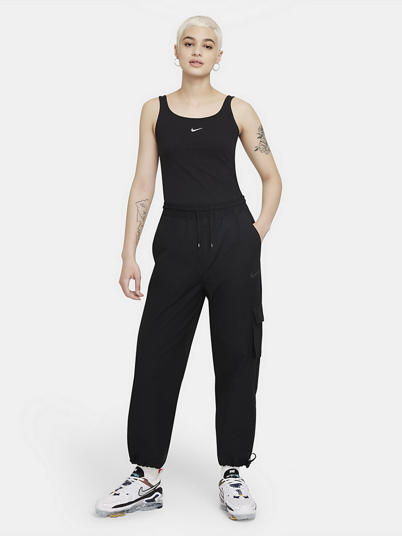 Майка NIKE Sportswear Essential Cami модель DH1345-010 Фото