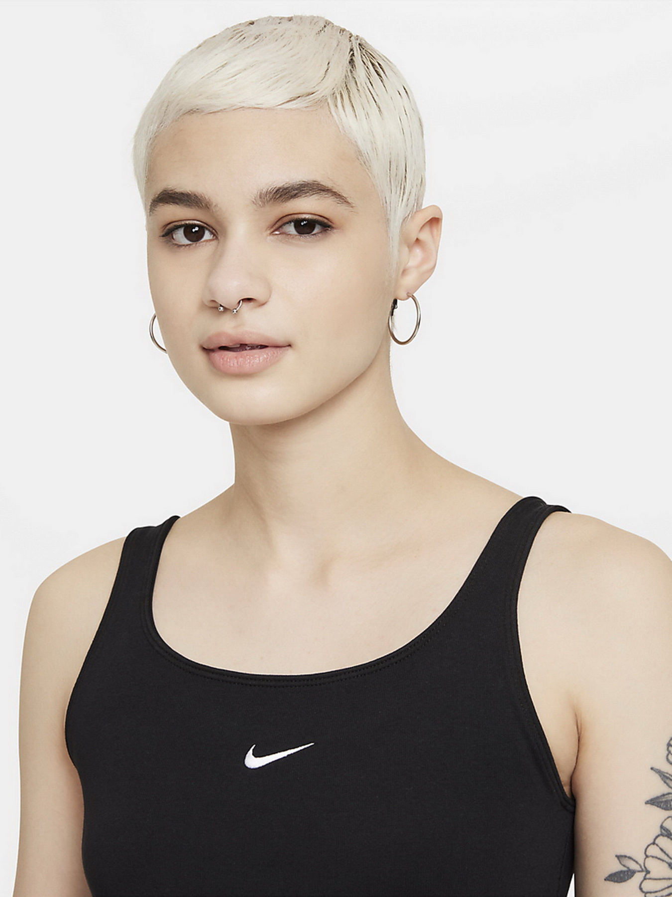 Майка NIKE Sportswear Essential Cami модель DH1345-010 Майка NIKE Sportswear Essential Cami модель DH1345-010 Фото